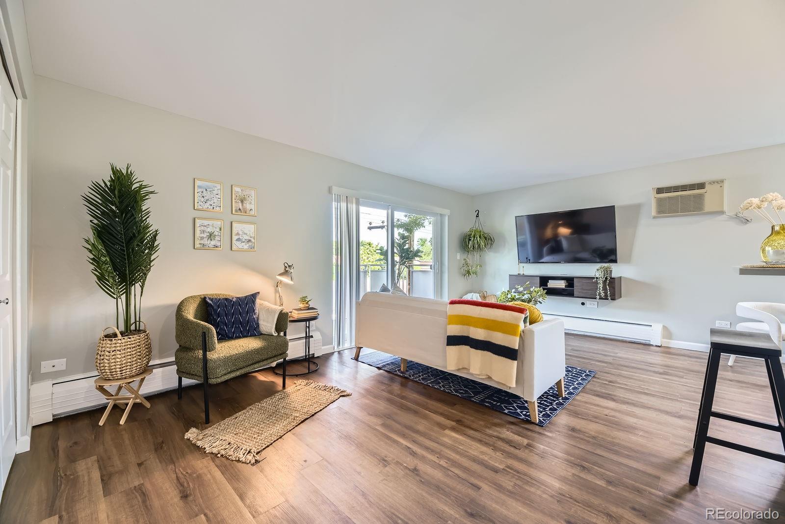 MLS Image #2 for 937 n clarkson street,denver, Colorado