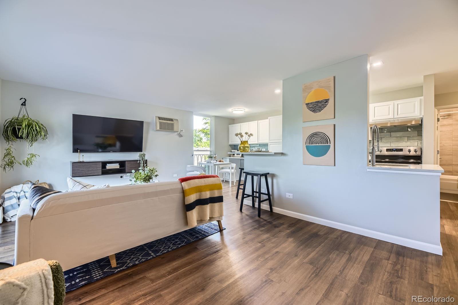 MLS Image #3 for 937 n clarkson street,denver, Colorado
