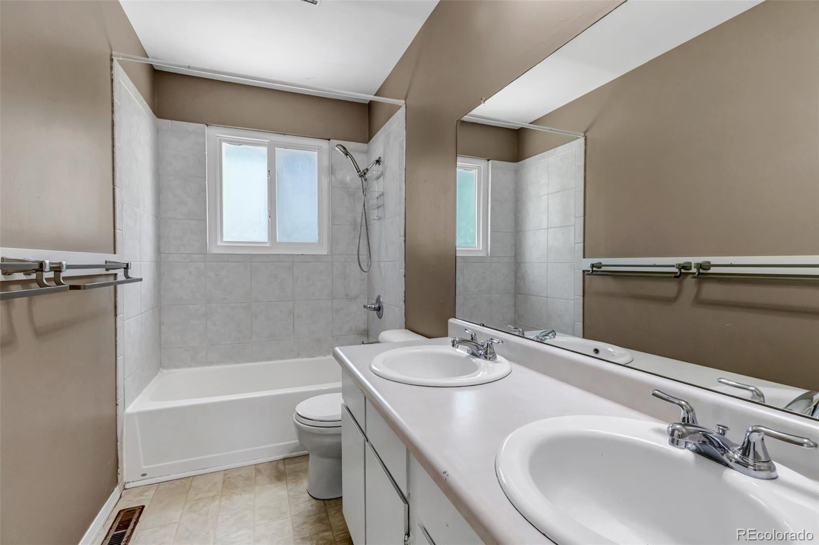 MLS Image #27 for 8696 e easter avenue,centennial, Colorado