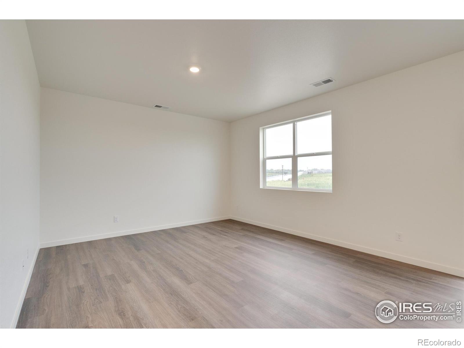 MLS Image #5 for 1639  pinnacle avenue,lochbuie, Colorado