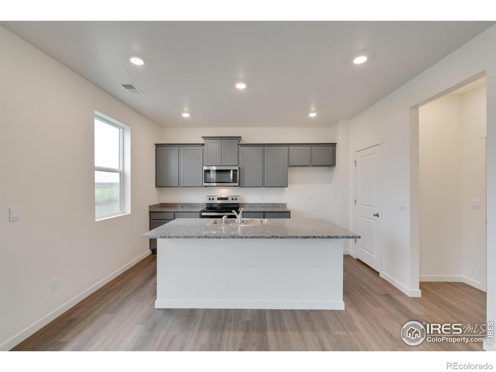 MLS Image #8 for 1639  pinnacle avenue,lochbuie, Colorado