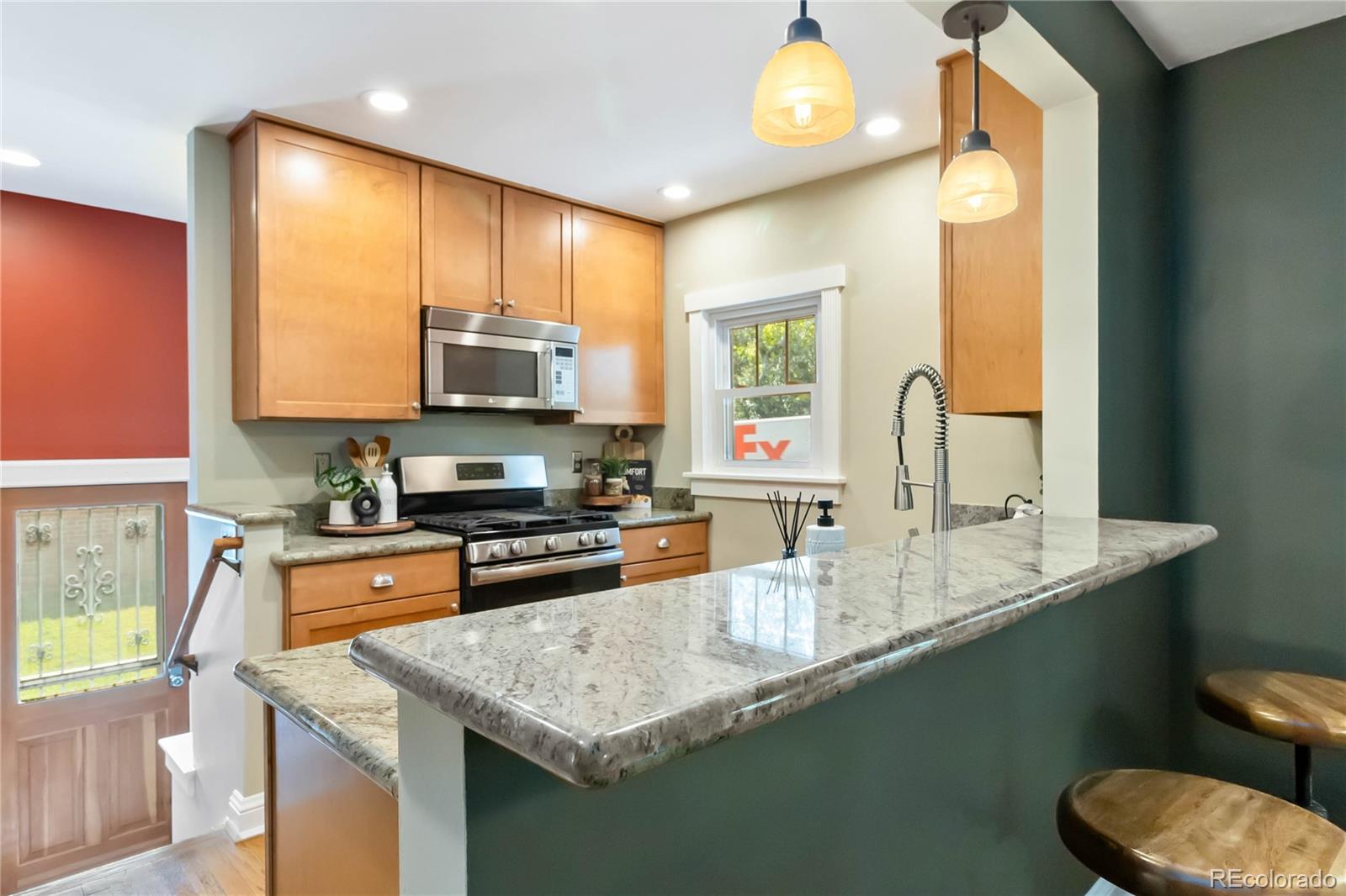 MLS Image #11 for 900  jackson street,denver, Colorado