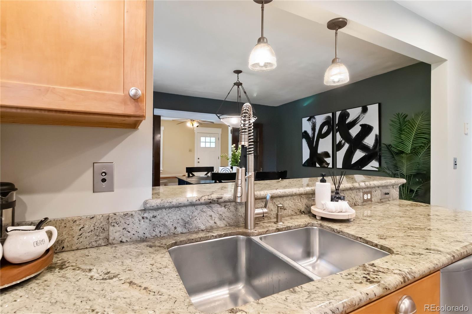 MLS Image #16 for 900  jackson street,denver, Colorado