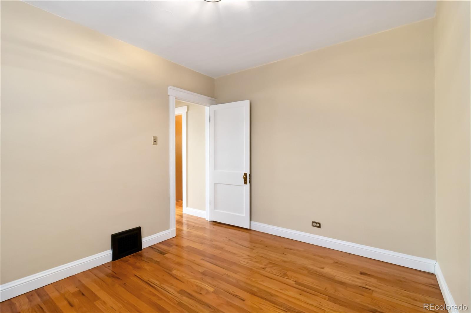 MLS Image #23 for 900  jackson street,denver, Colorado