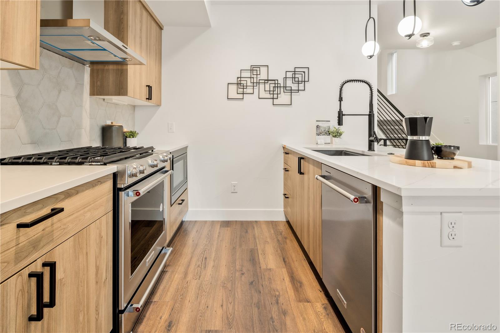 MLS Image #6 for 1344 n knox court,denver, Colorado