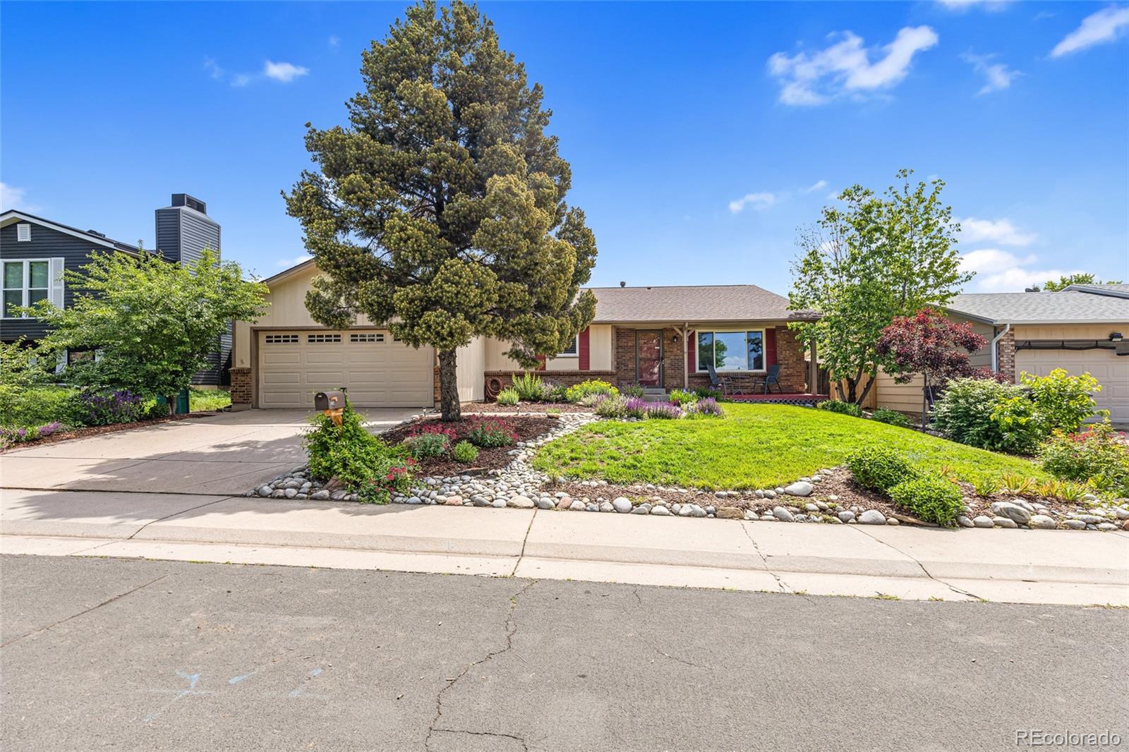 MLS Image #2 for 1982 s truckee street,aurora, Colorado