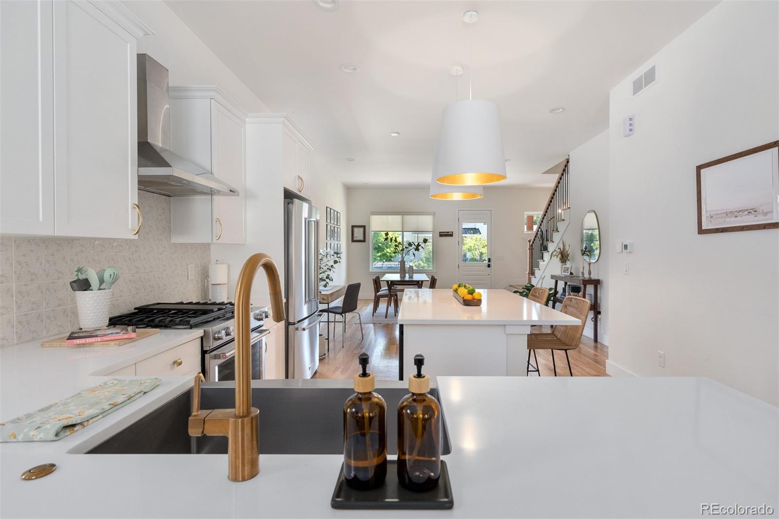 MLS Image #11 for 2571 s cherokee street,denver, Colorado