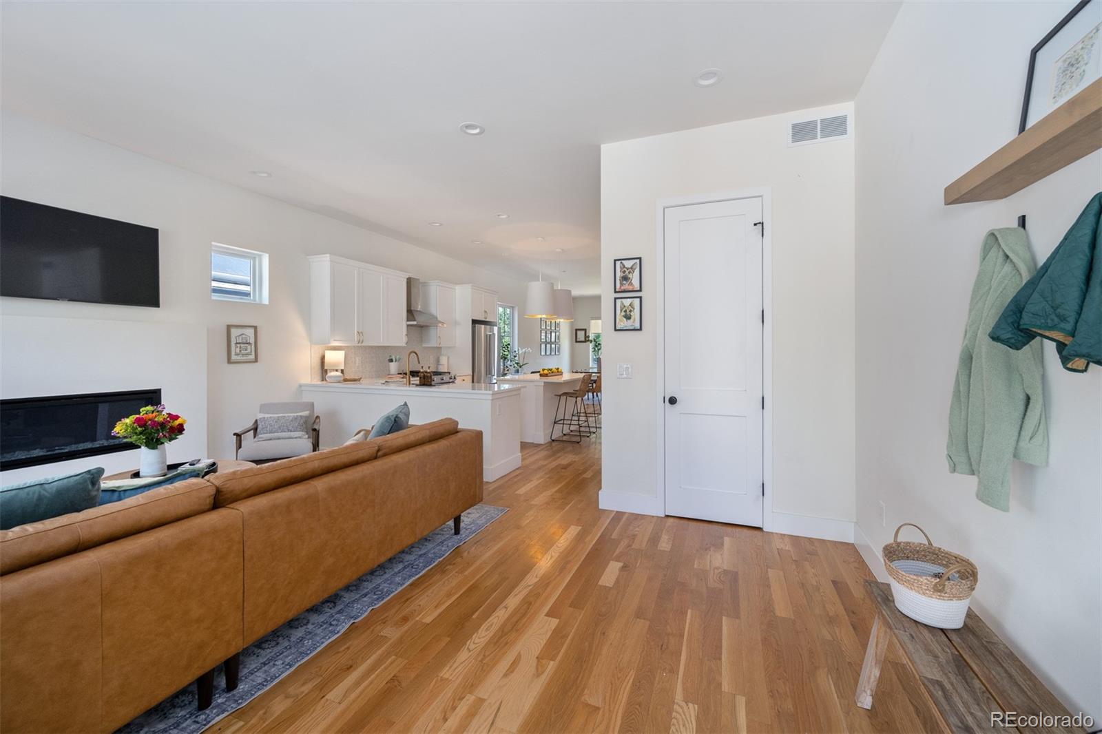 MLS Image #15 for 2571 s cherokee street,denver, Colorado