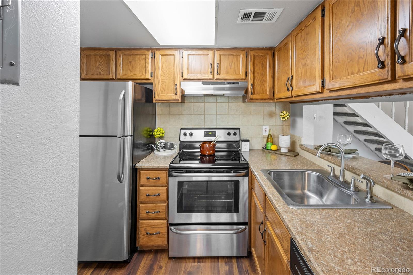 MLS Image #6 for 1250 s monaco parkway,denver, Colorado