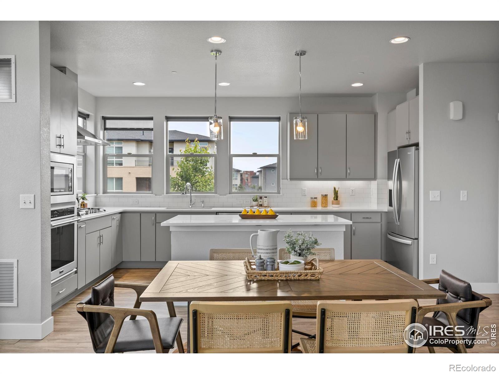 MLS Image #6 for 9052 e 47th avenue,denver, Colorado