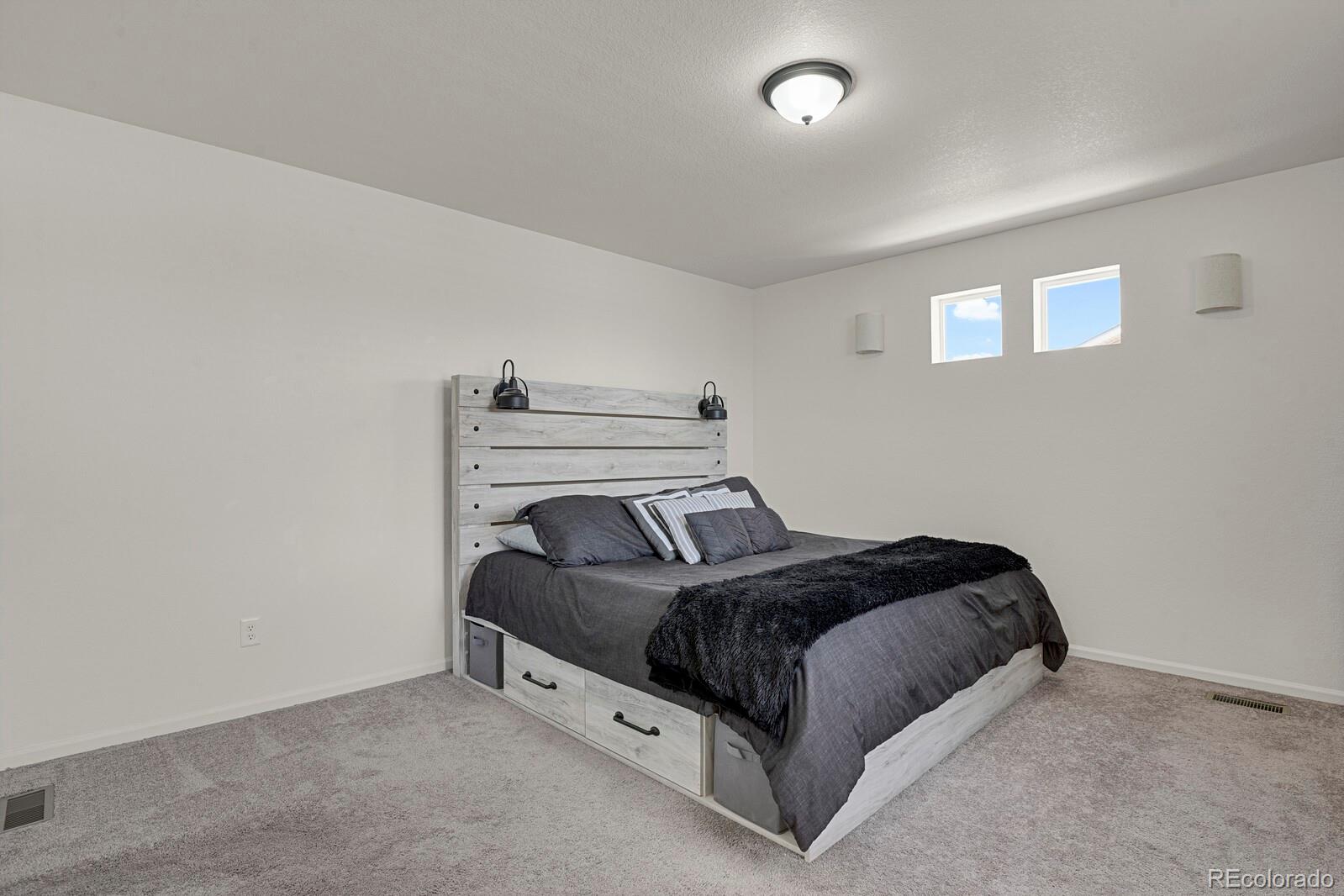 MLS Image #11 for 18233 e 51st avenue,denver, Colorado