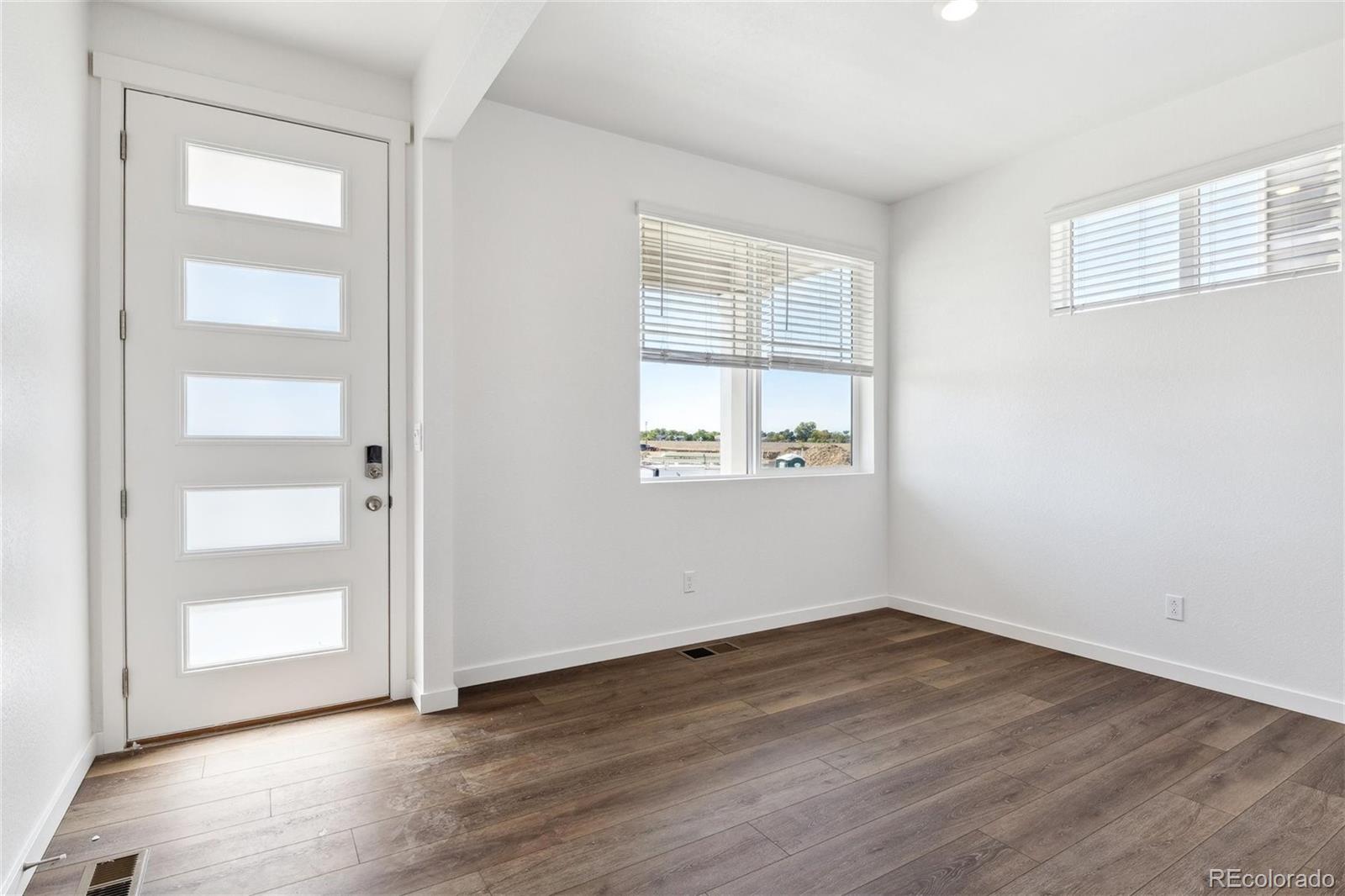 MLS Image #4 for 27424 e byers avenue,aurora, Colorado