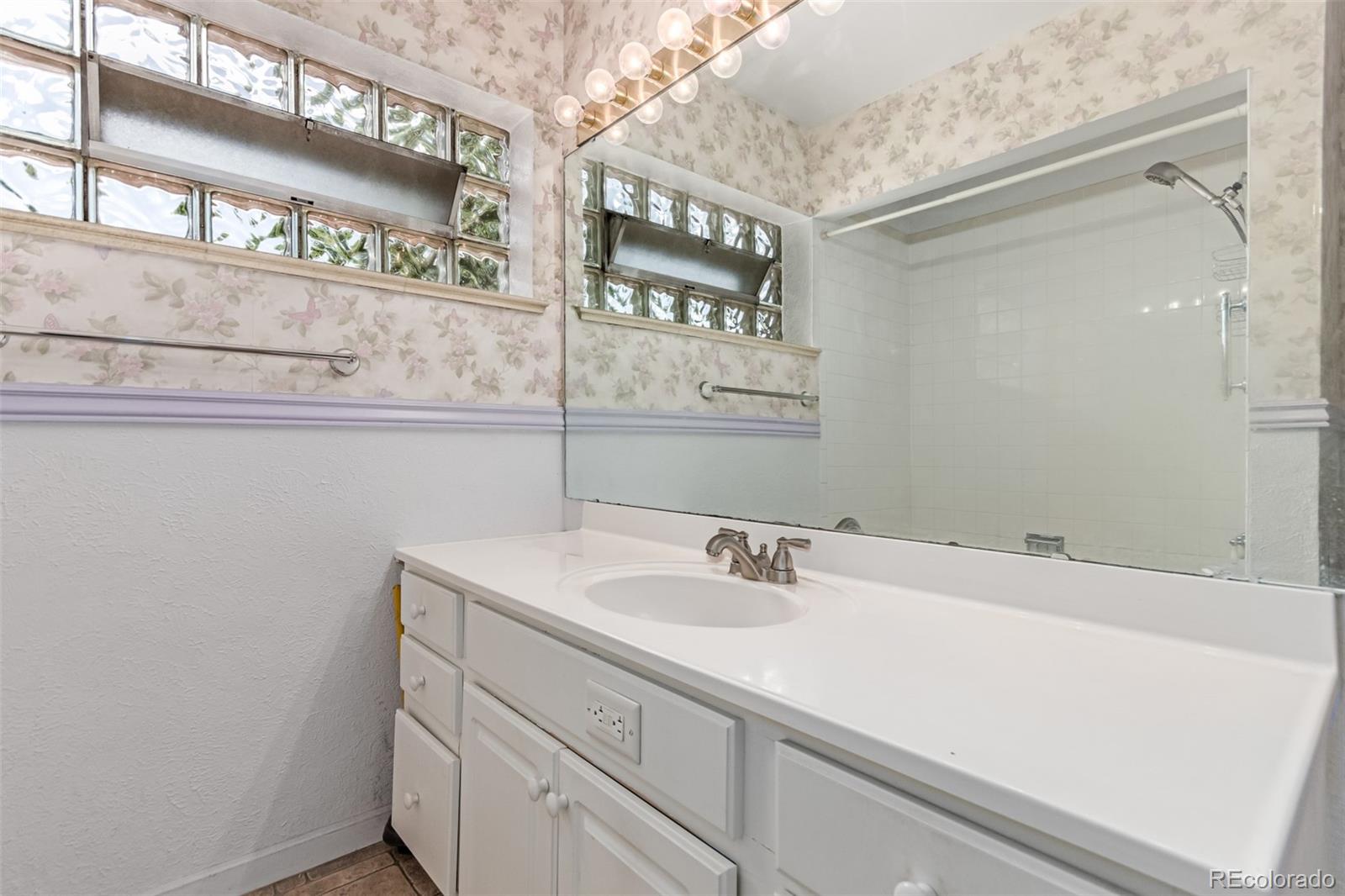 MLS Image #11 for 10841  montview boulevard,aurora, Colorado