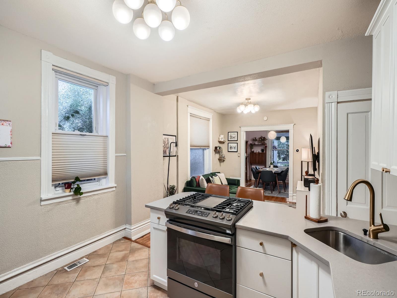 MLS Image #16 for 1612 n high street,denver, Colorado