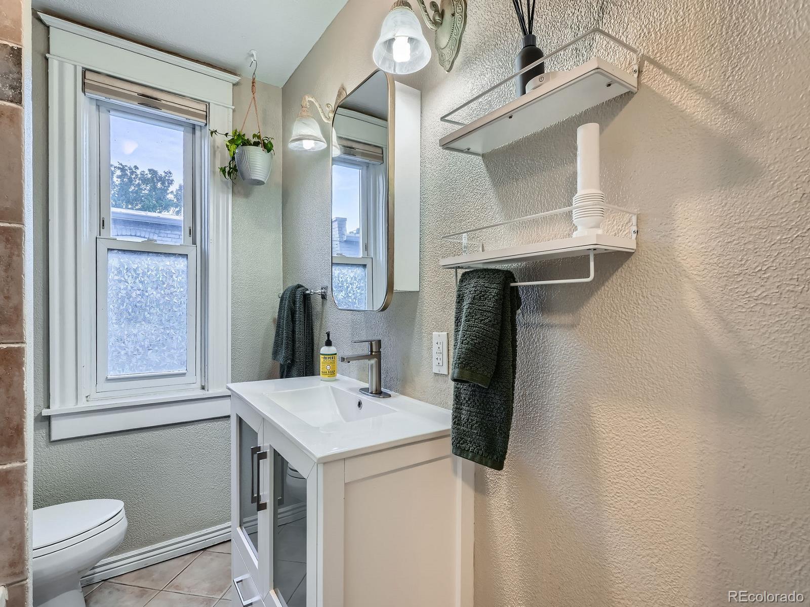 MLS Image #23 for 1612 n high street,denver, Colorado