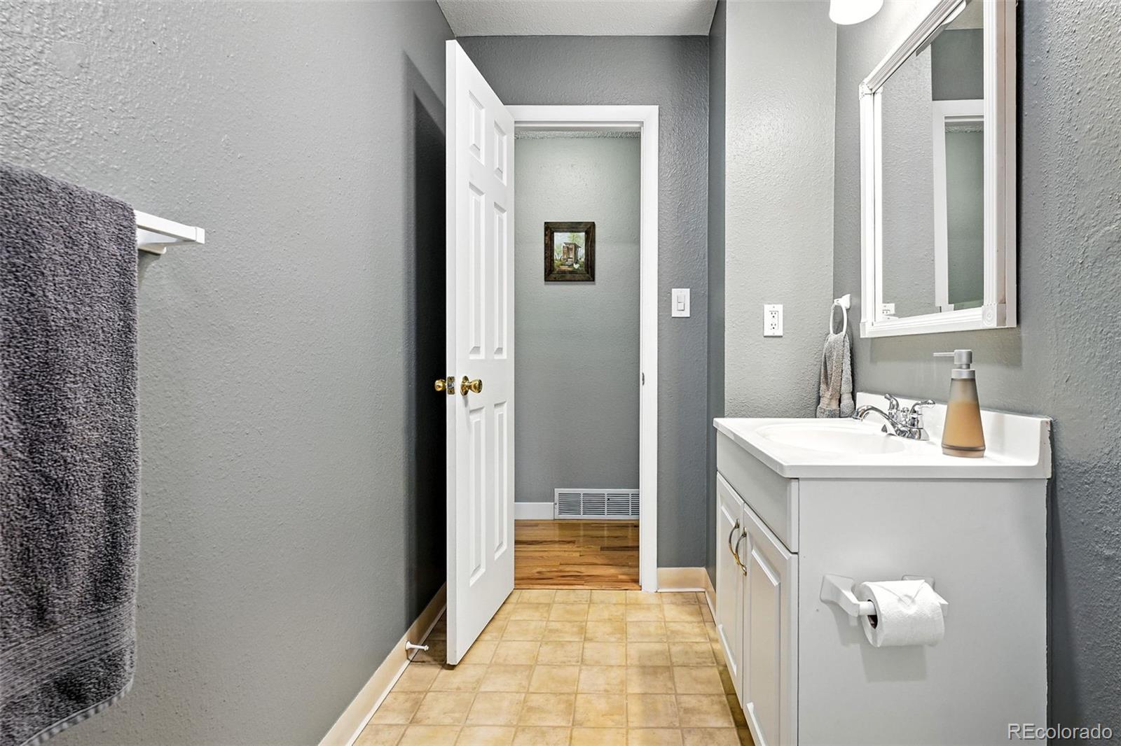 MLS Image #26 for 2011 s vallejo street,denver, Colorado