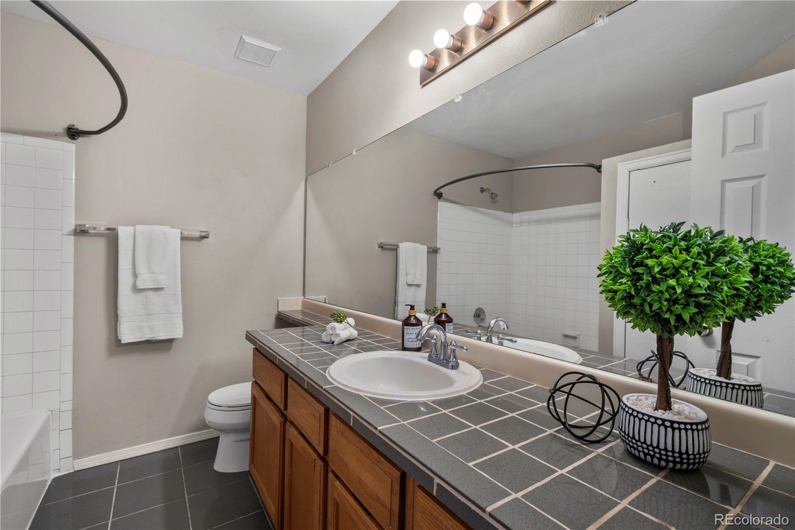 MLS Image #12 for 7476 e arkansas avenue,denver, Colorado