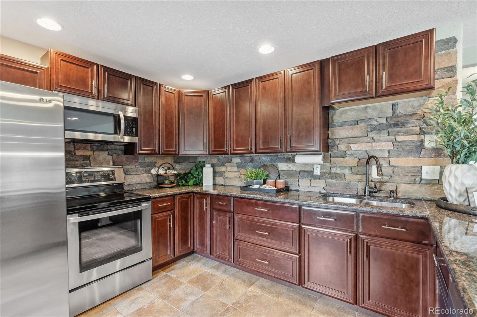 MLS Image #10 for 3064 s grape way,denver, Colorado