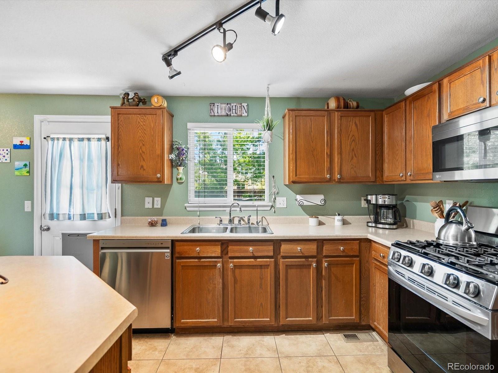 MLS Image #11 for 21351 e williamette place,centennial, Colorado
