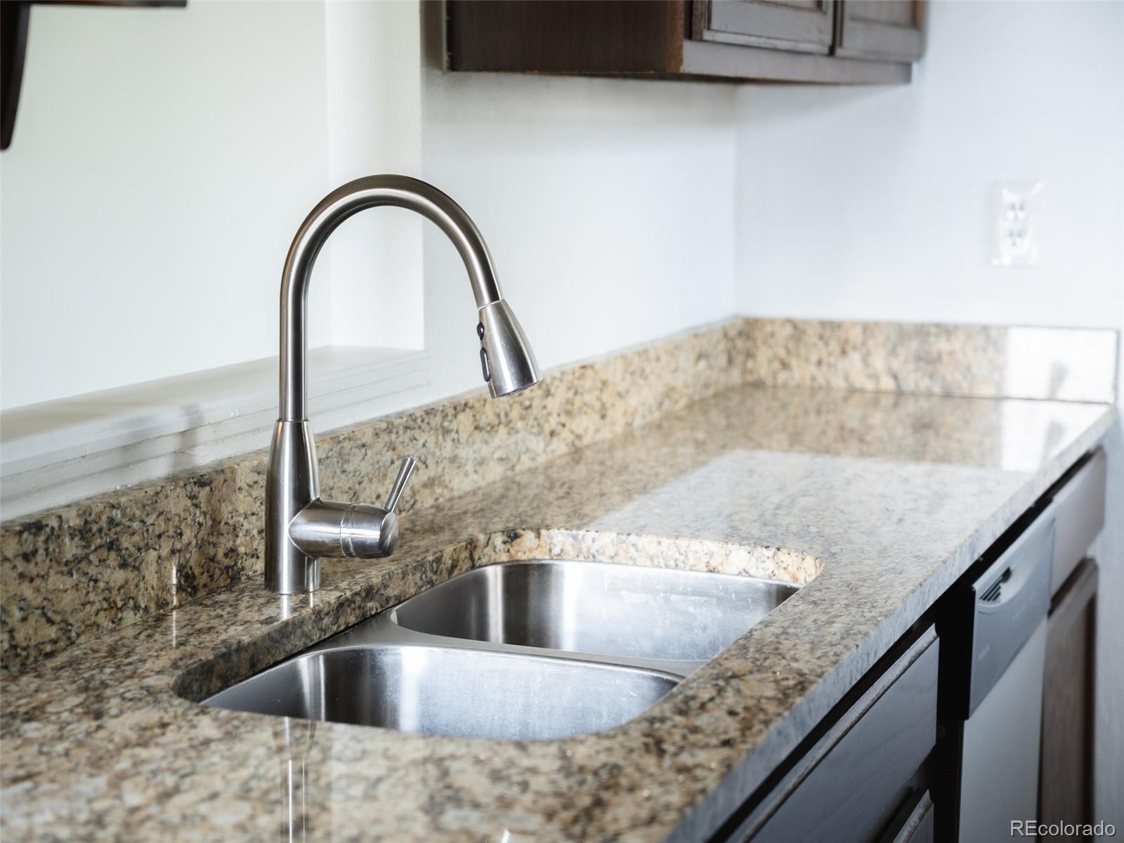 MLS Image #14 for 1233 s yosemite way,denver, Colorado