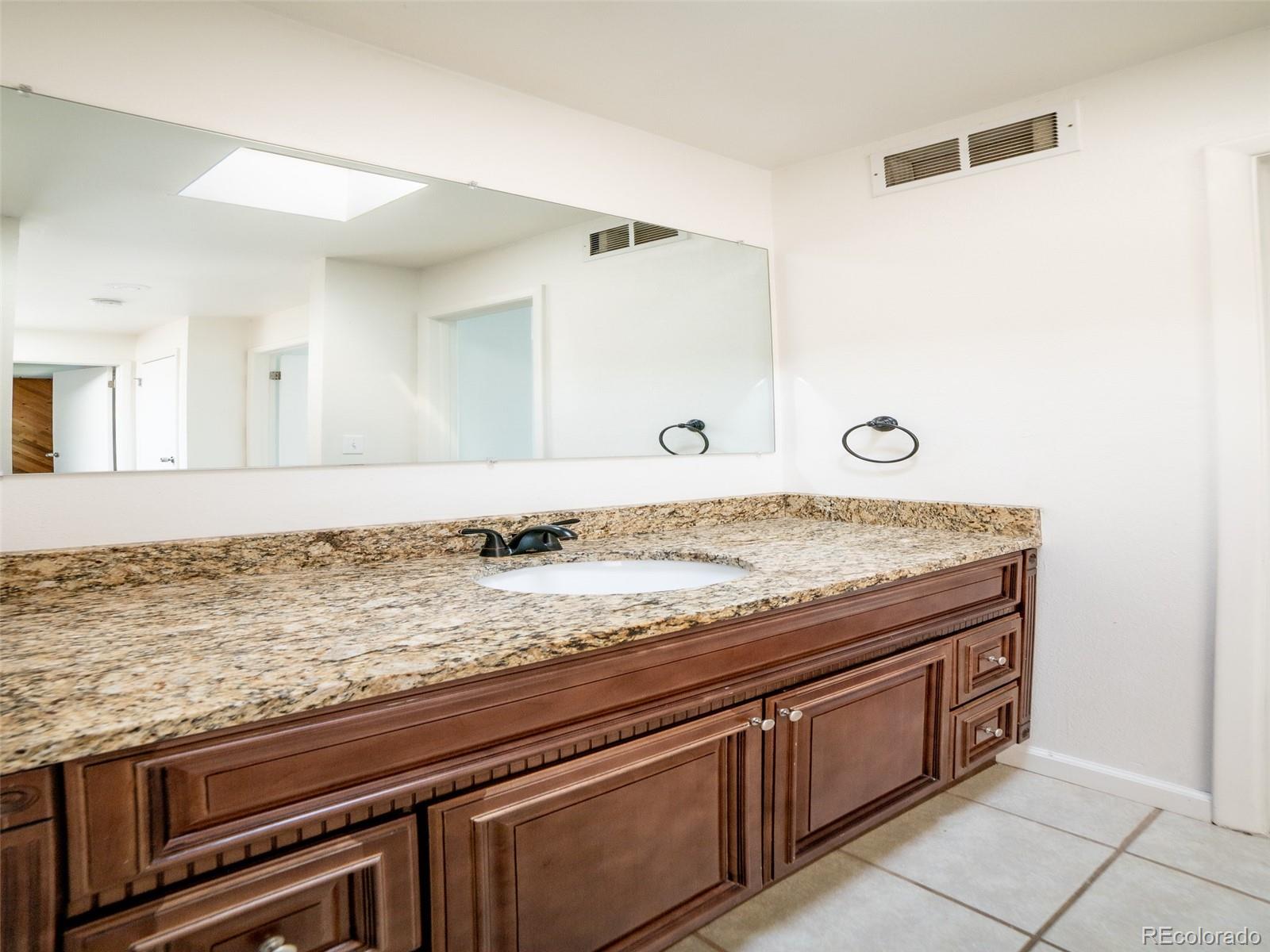 MLS Image #20 for 1233 s yosemite way,denver, Colorado