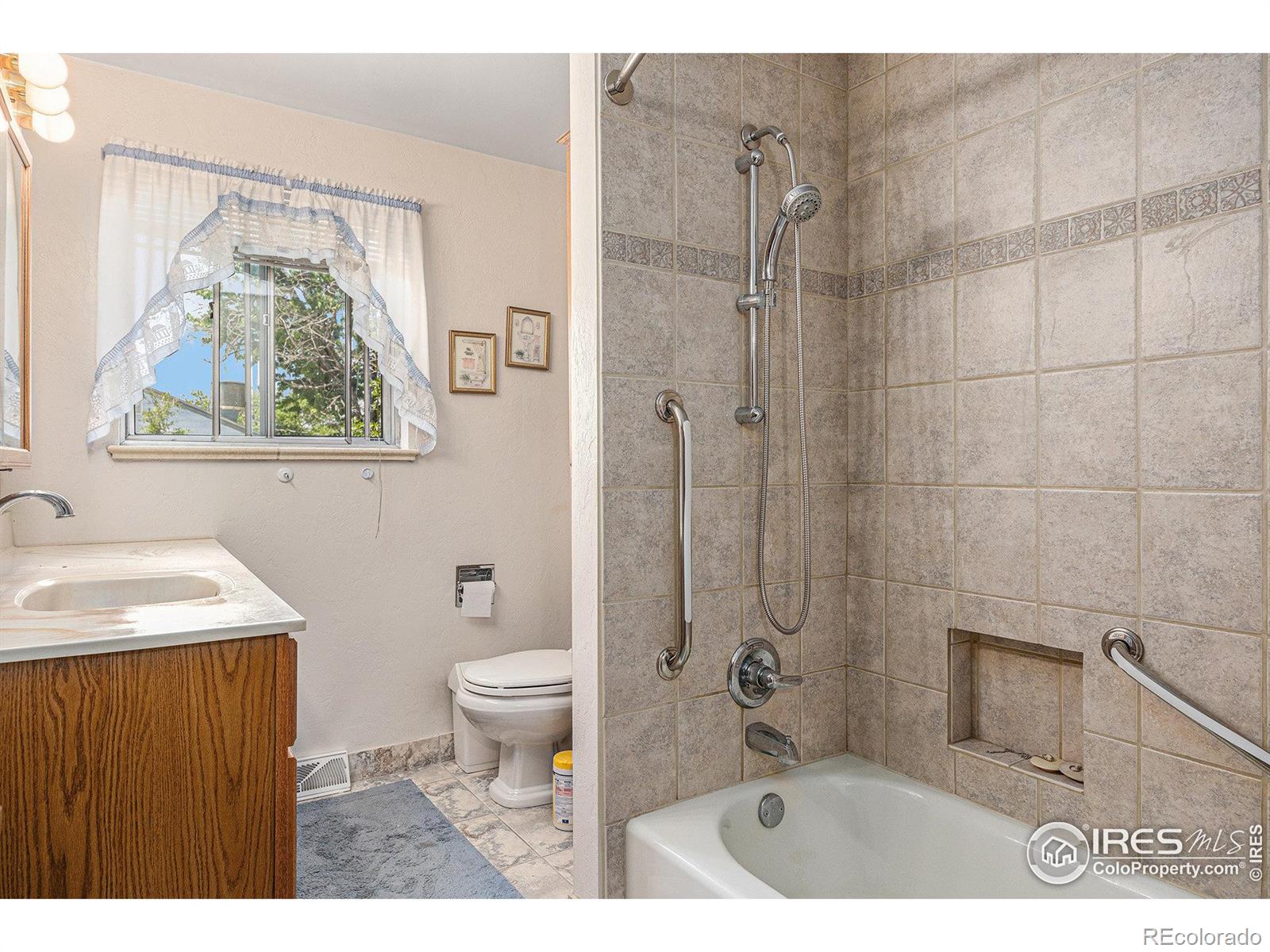 MLS Image #13 for 14751 e 24th avenue,aurora, Colorado