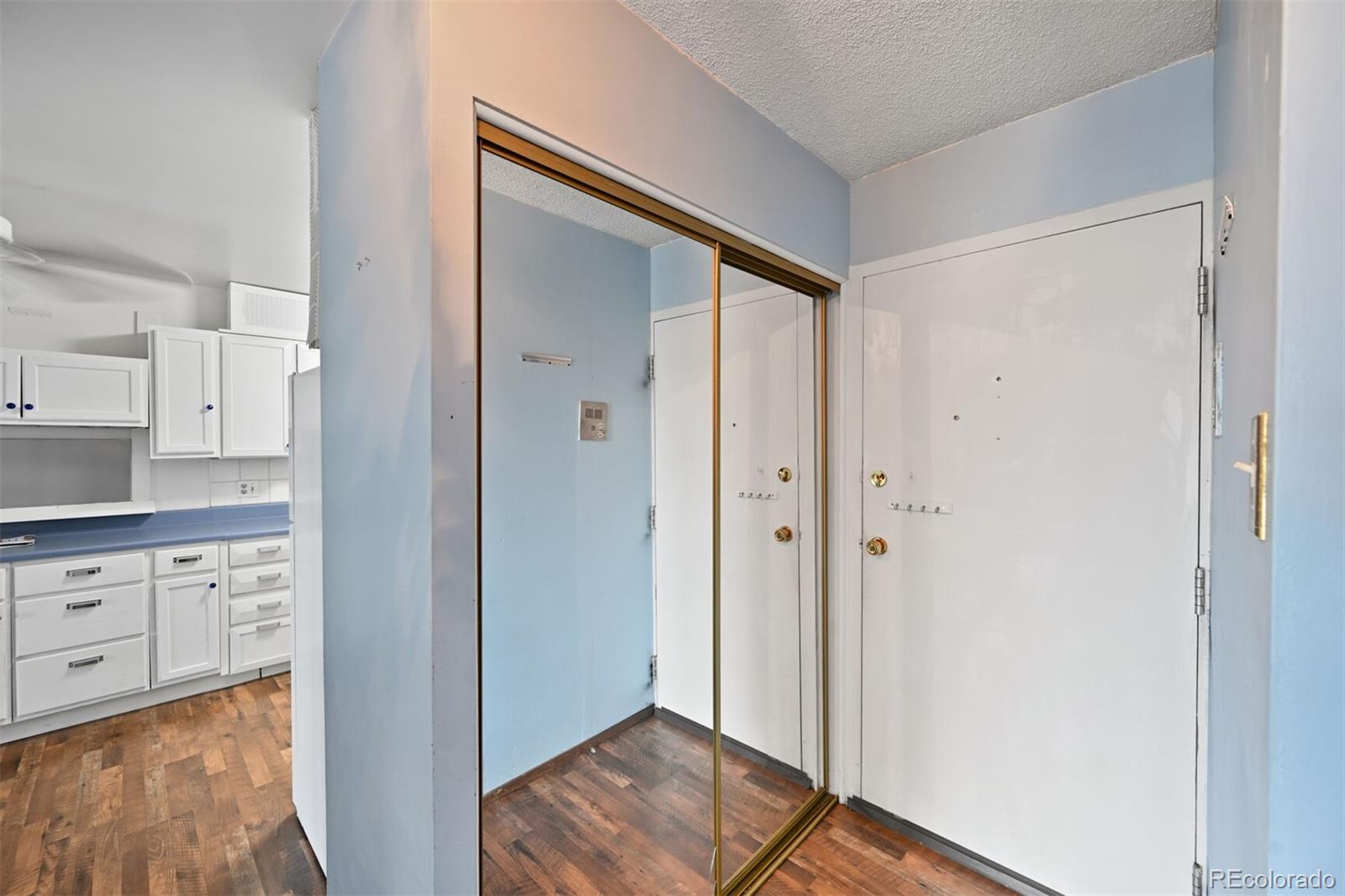 MLS Image #4 for 350 s clinton street,denver, Colorado
