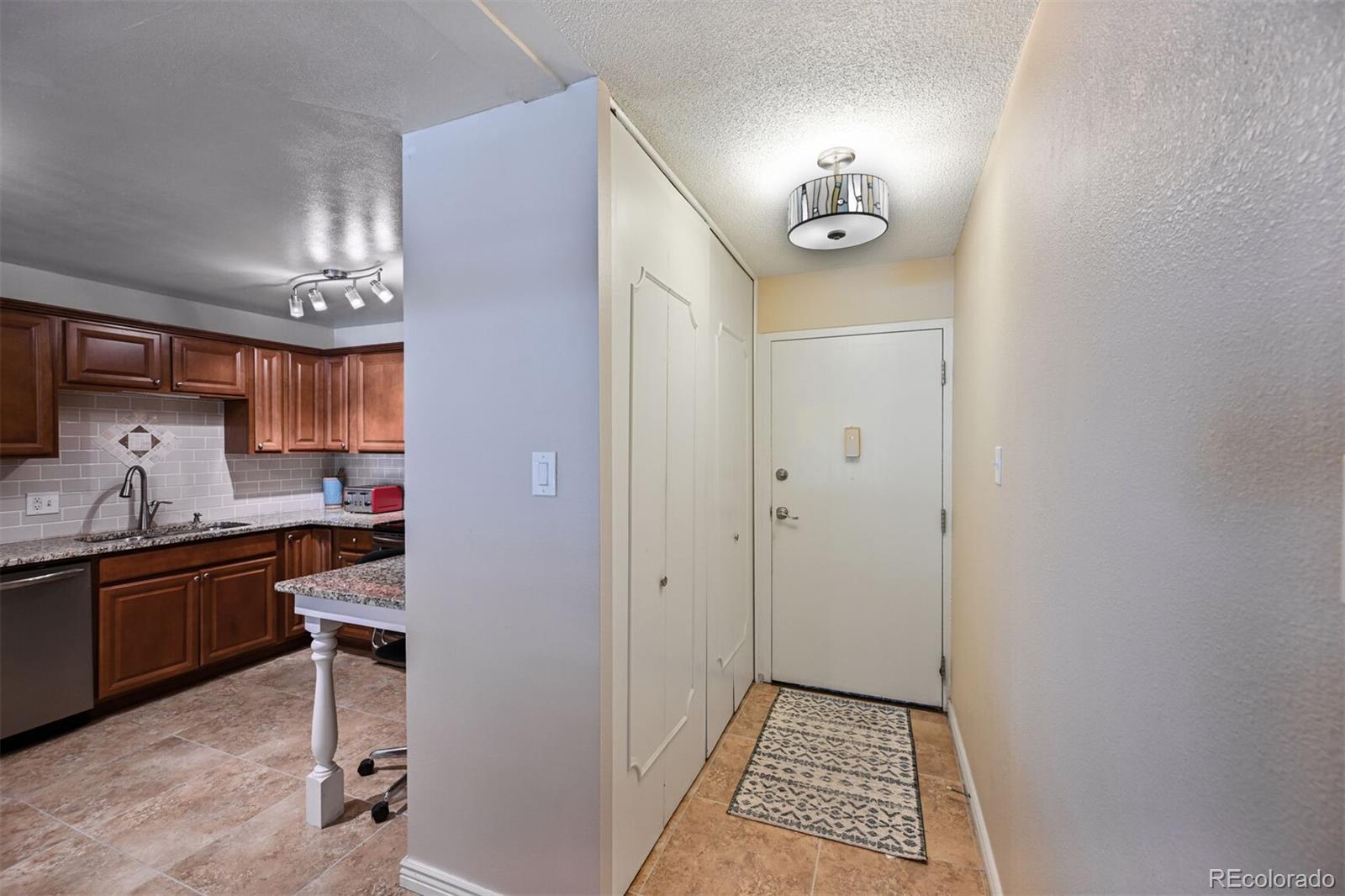 MLS Image #10 for 710 s clinton street,denver, Colorado