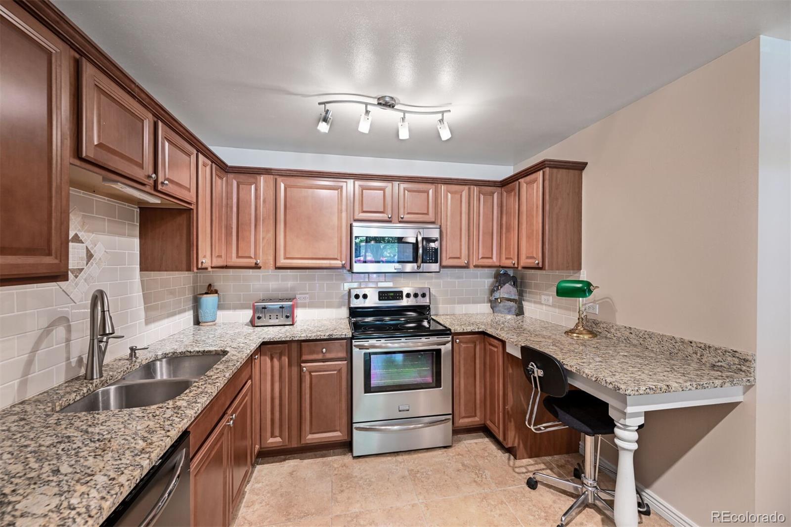 MLS Image #3 for 710 s clinton street,denver, Colorado