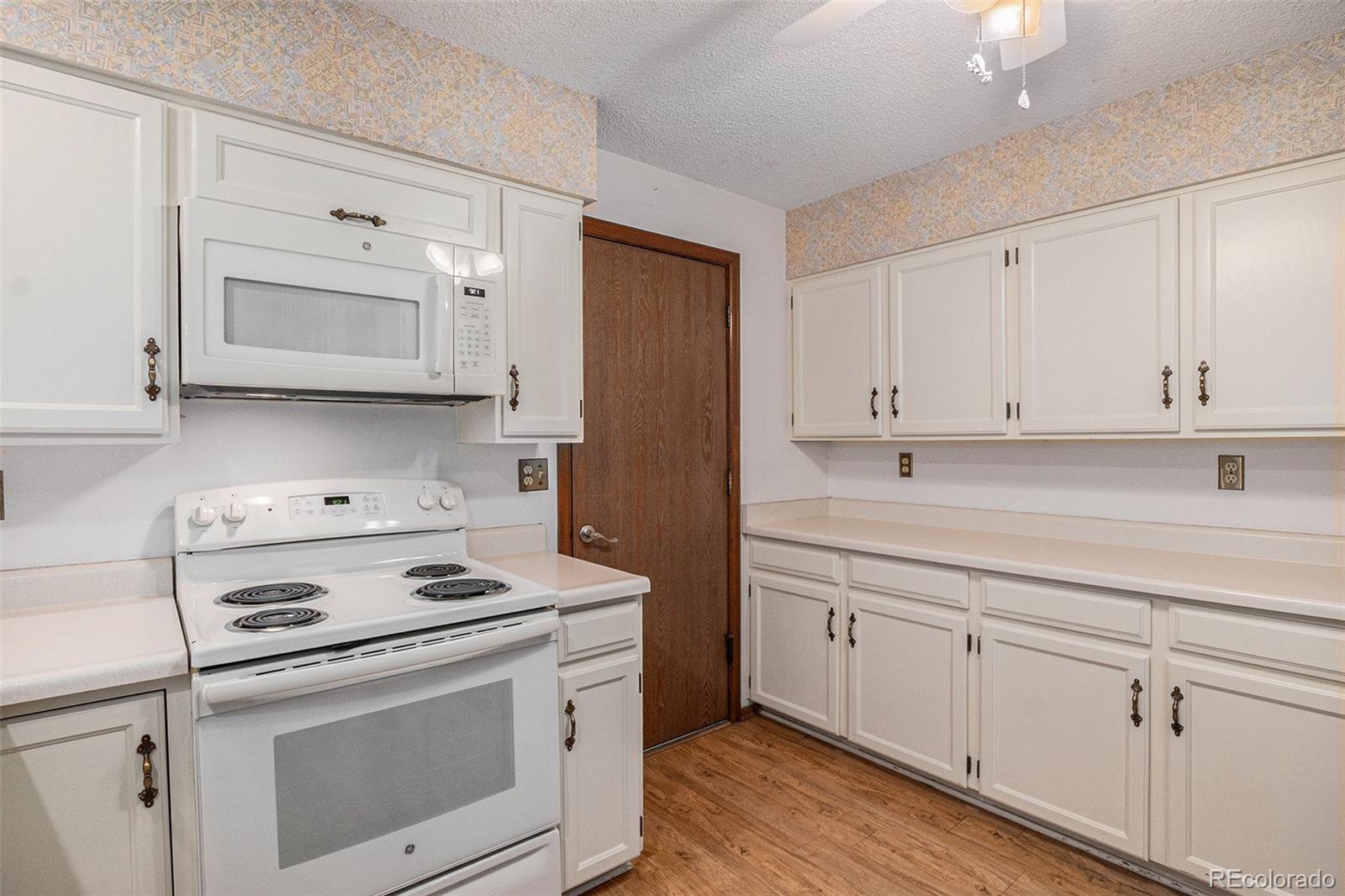 MLS Image #3 for 523 e long court,littleton, Colorado