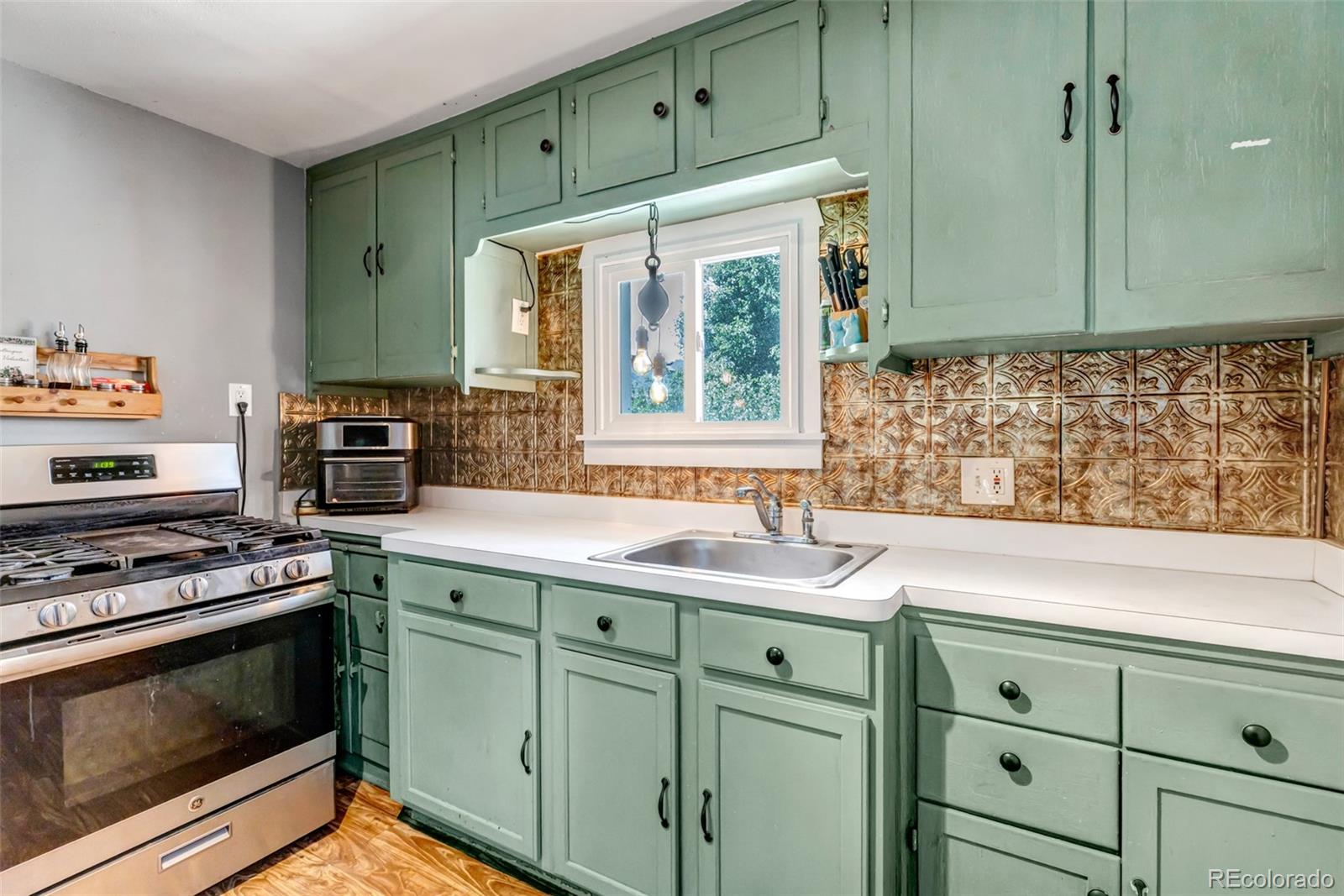 MLS Image #13 for 3151 n elizabeth street,denver, Colorado