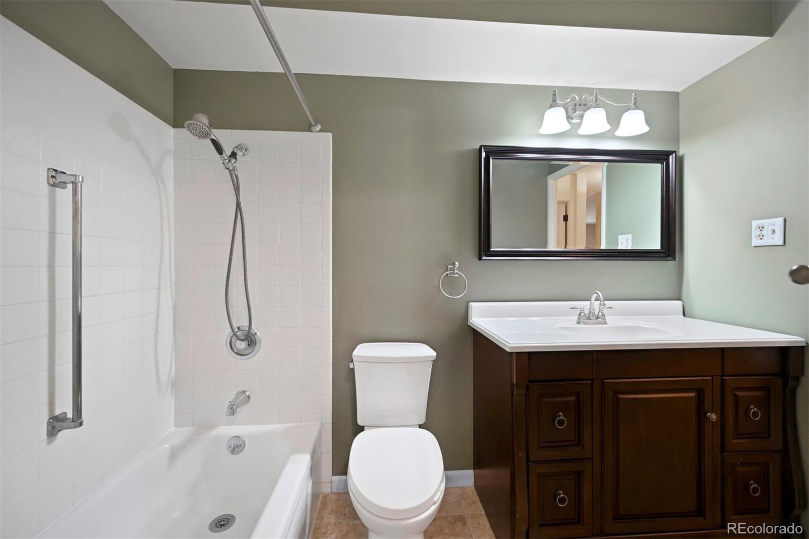 MLS Image #14 for 725 s alton way,denver, Colorado