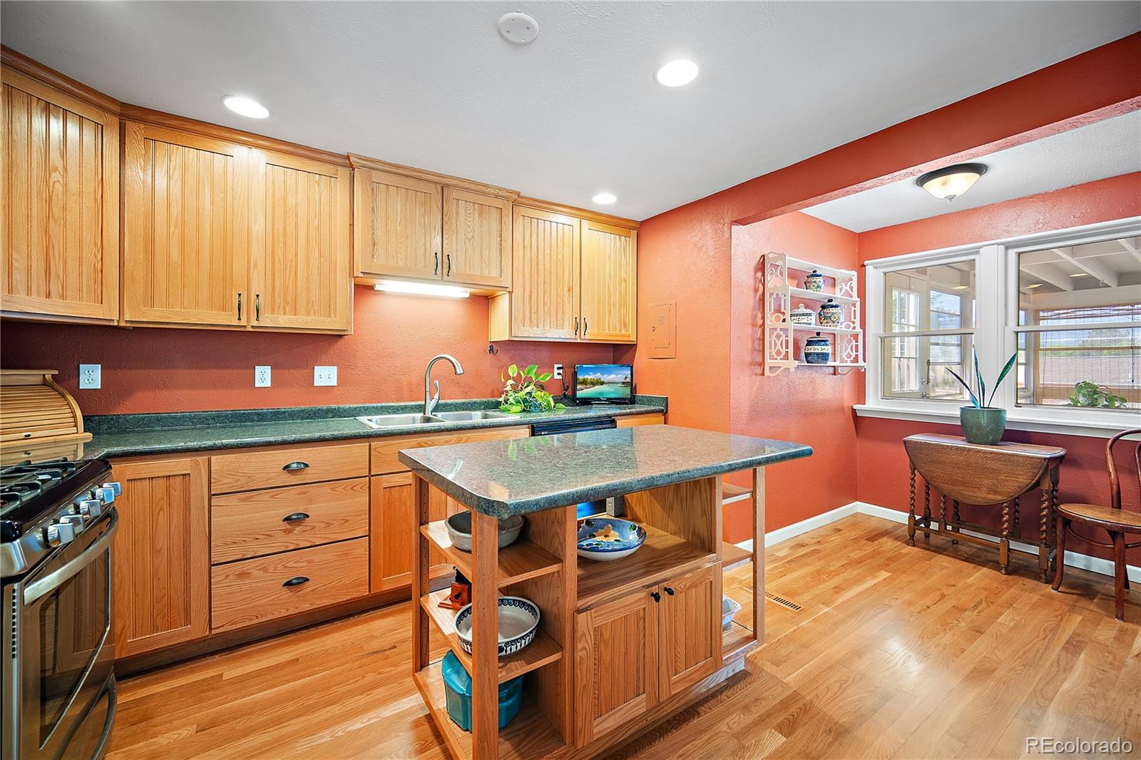 MLS Image #7 for 2028  downing drive,colorado springs, Colorado