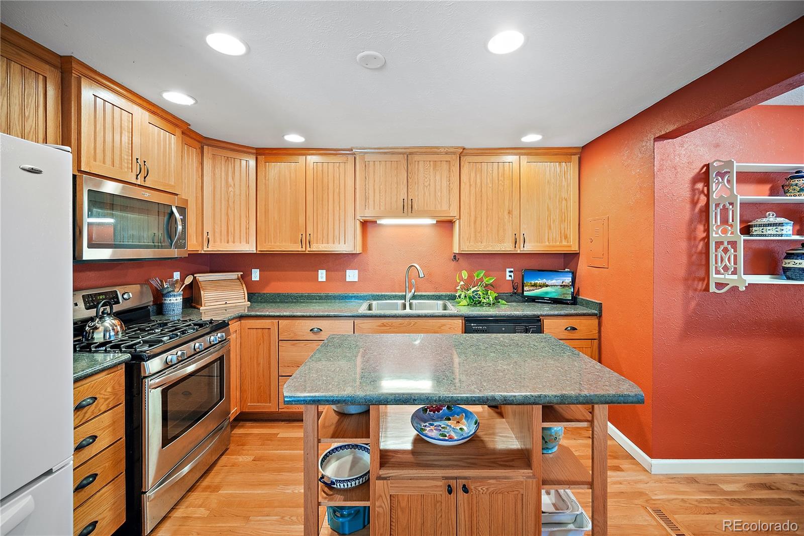 MLS Image #8 for 2028  downing drive,colorado springs, Colorado