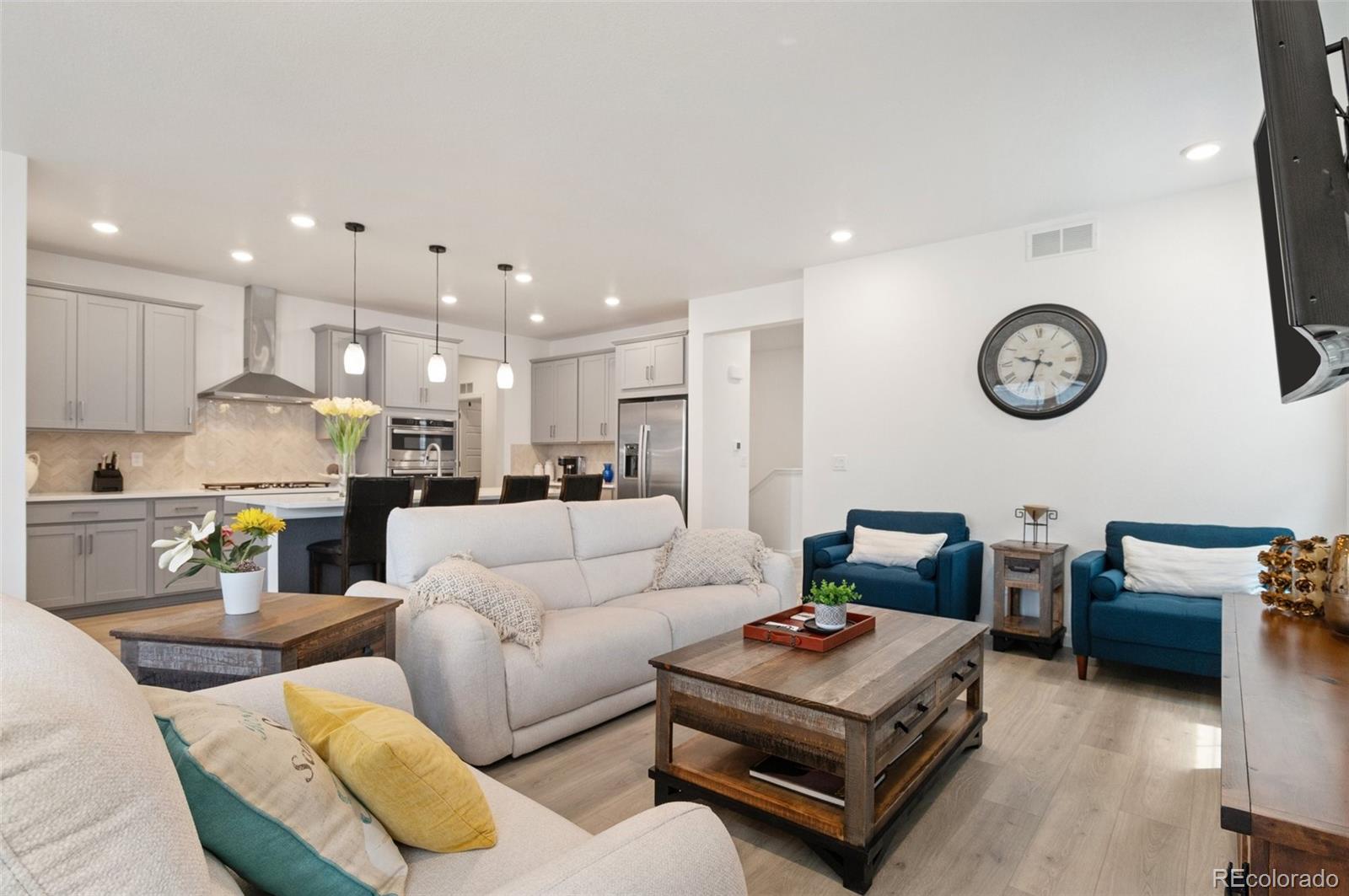 MLS Image #15 for 23936 e river front drive,aurora, Colorado
