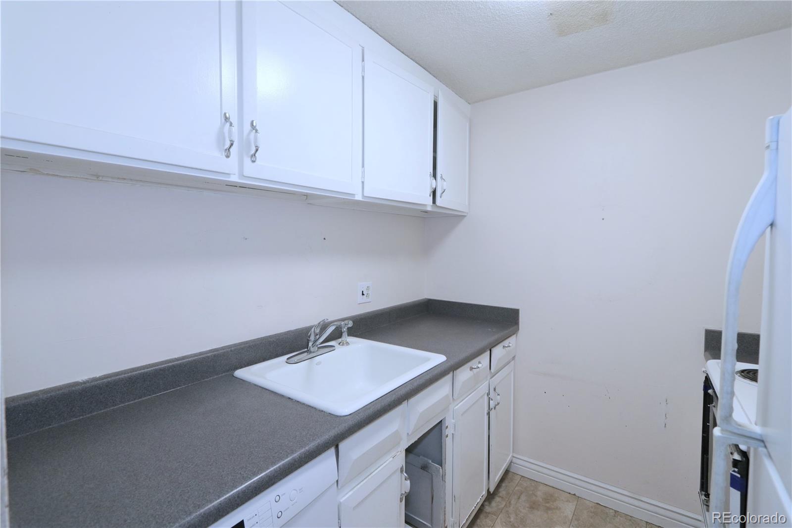MLS Image #5 for 799  dahlia street,denver, Colorado