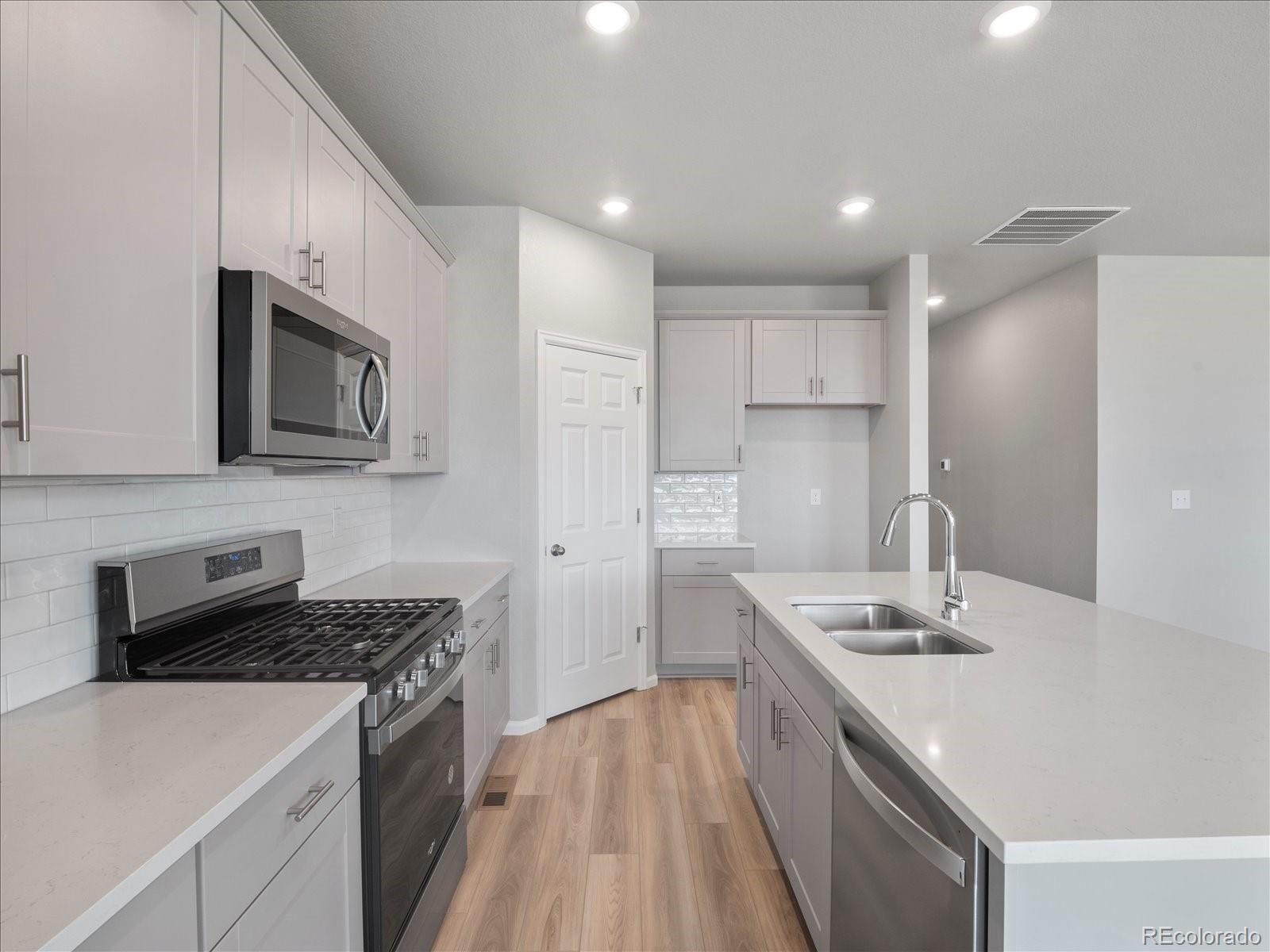 MLS Image #10 for 17557 e 89th way,commerce city, Colorado