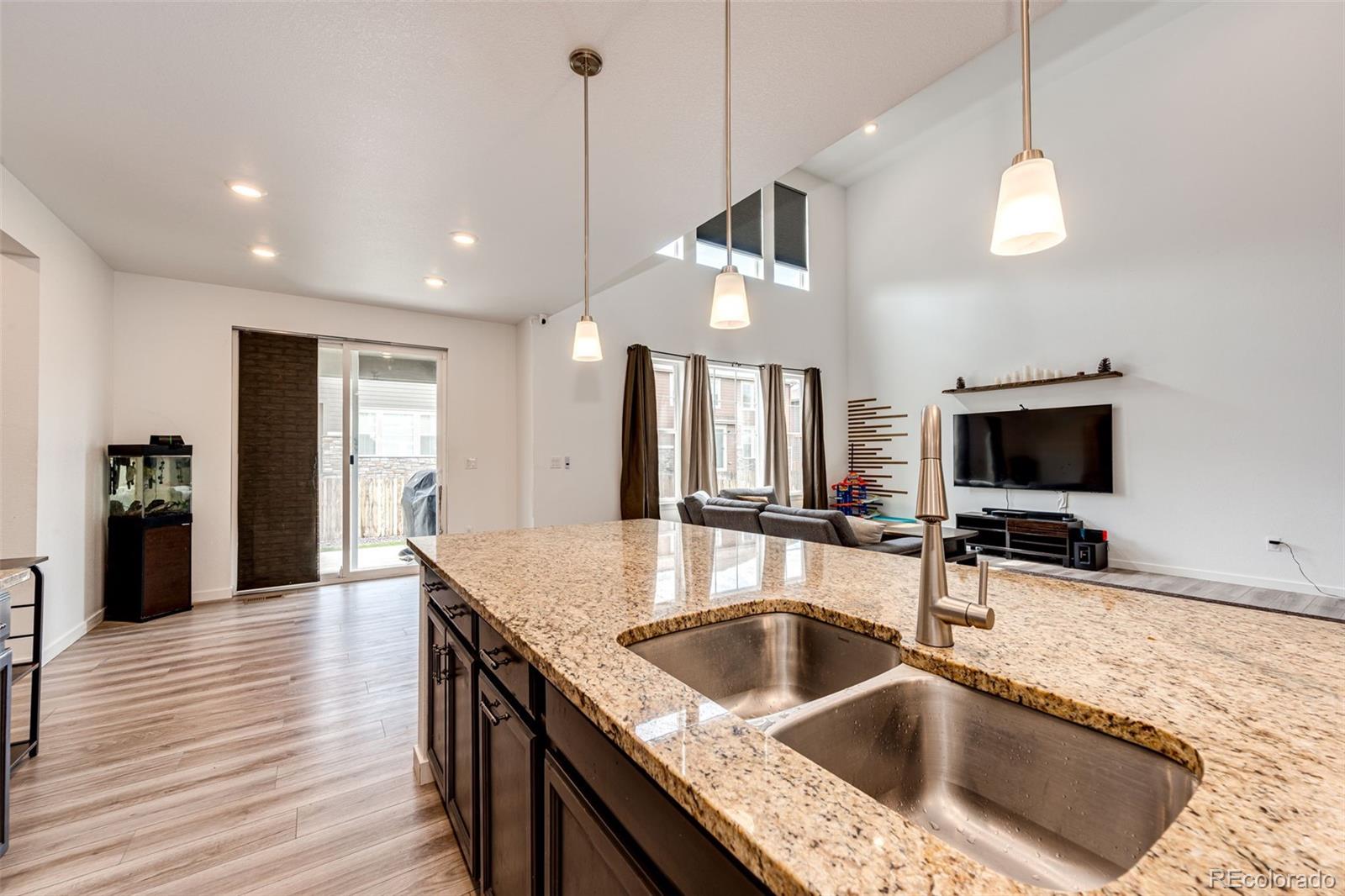 MLS Image #13 for 985 s elk way,aurora, Colorado