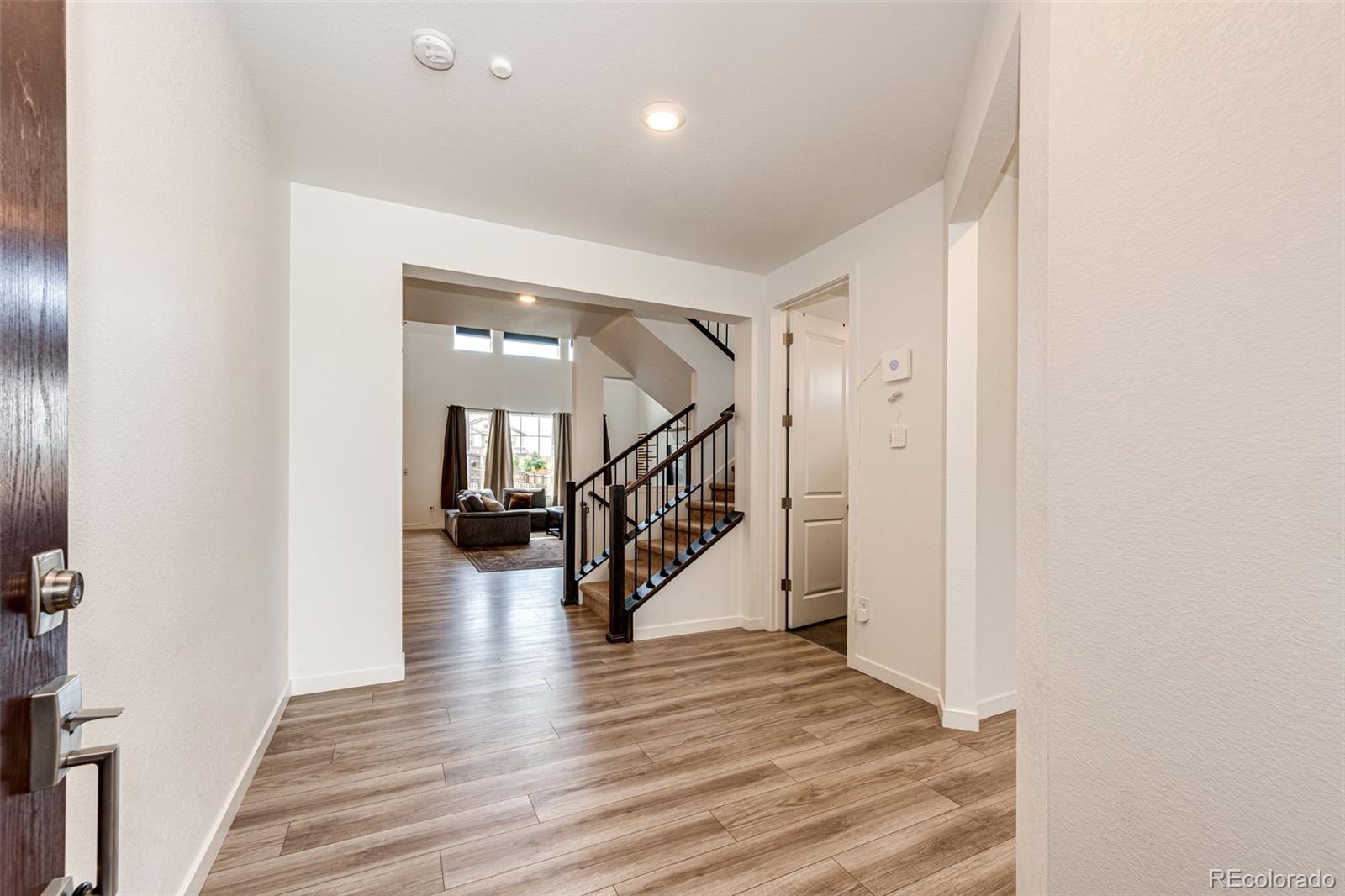 MLS Image #3 for 985 s elk way,aurora, Colorado
