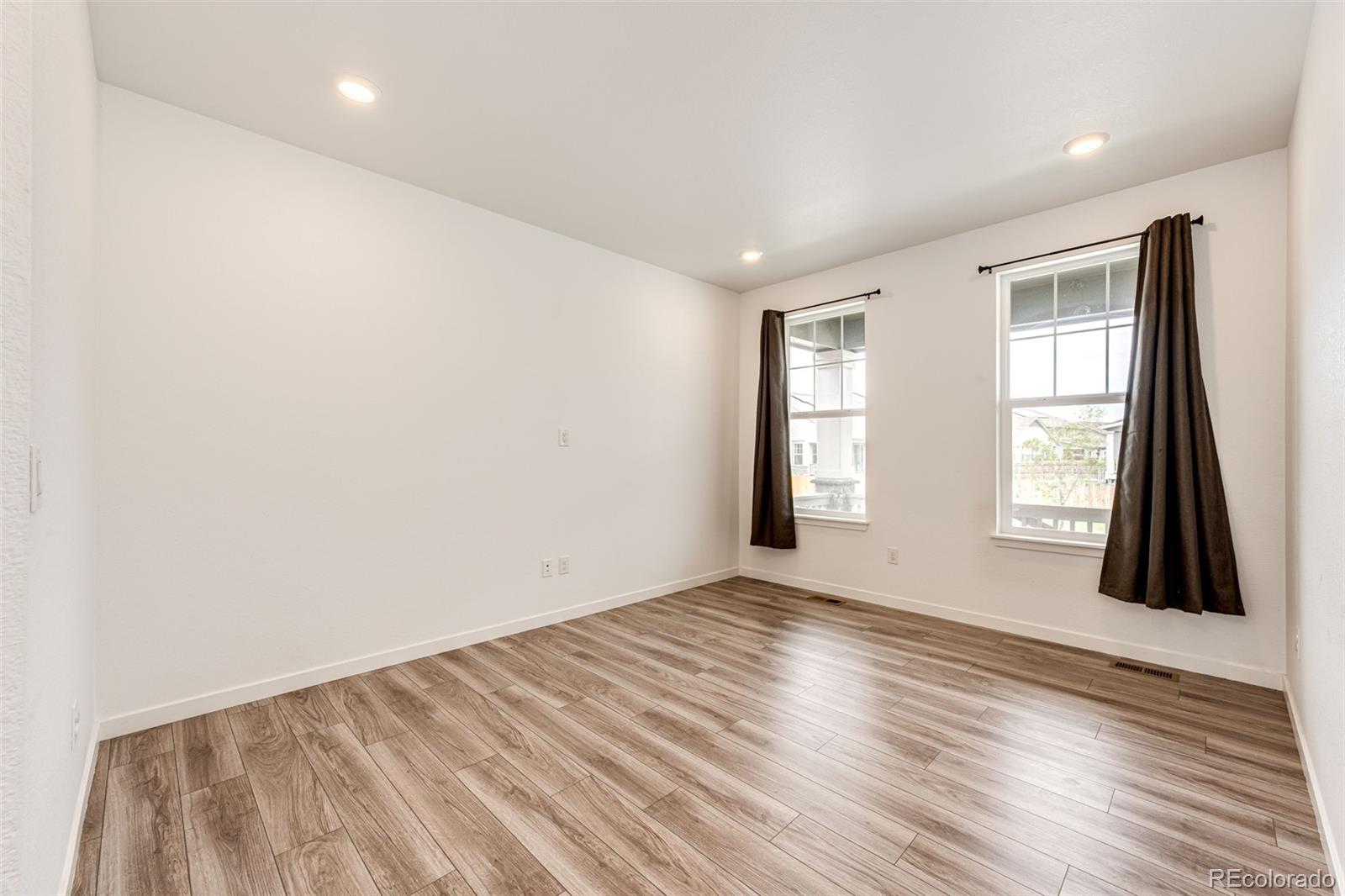 MLS Image #5 for 985 s elk way,aurora, Colorado