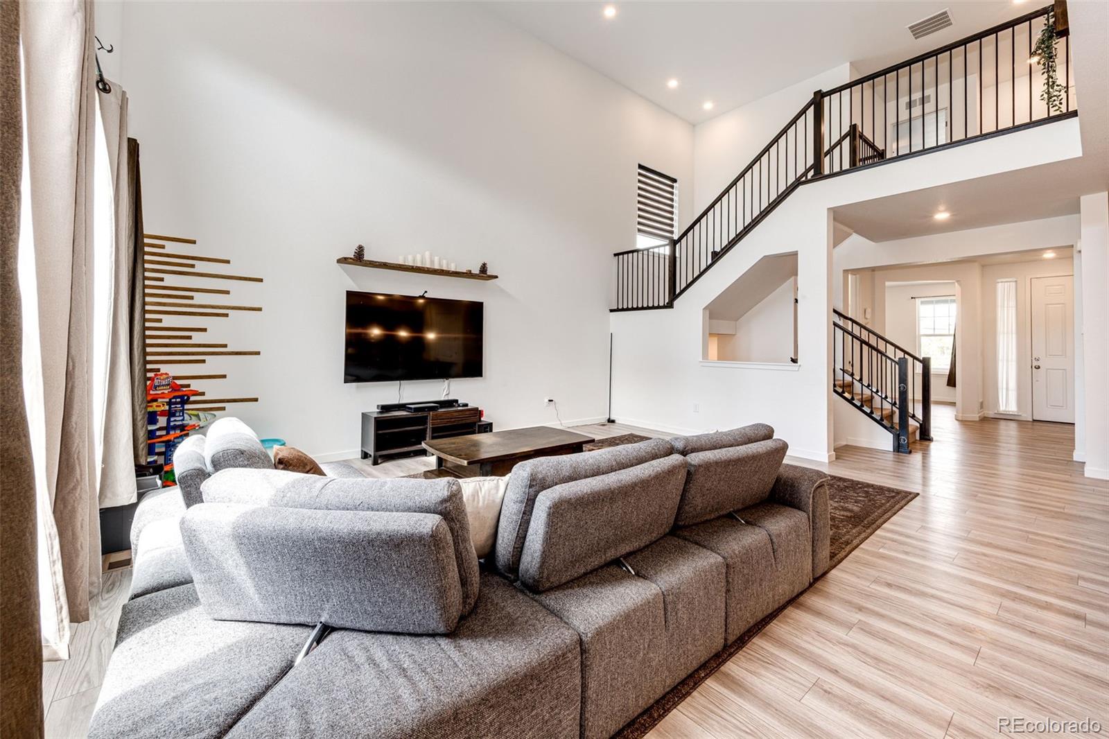 MLS Image #9 for 985 s elk way,aurora, Colorado