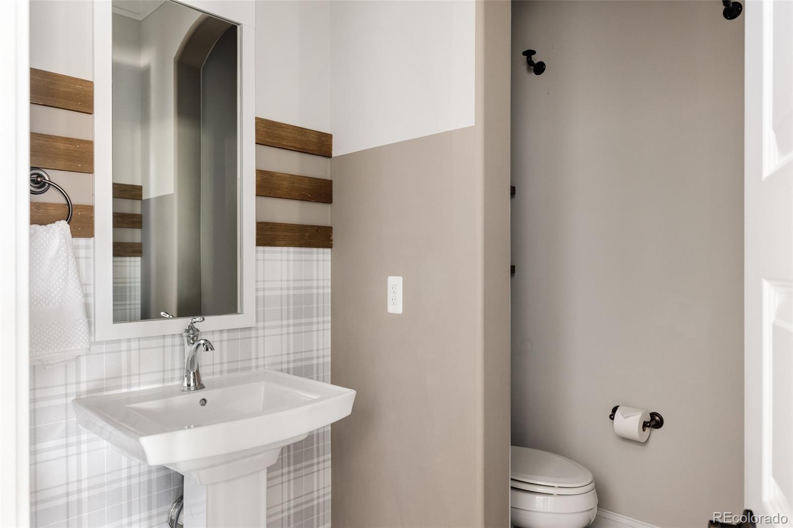 MLS Image #9 for 6072  chester street,denver, Colorado