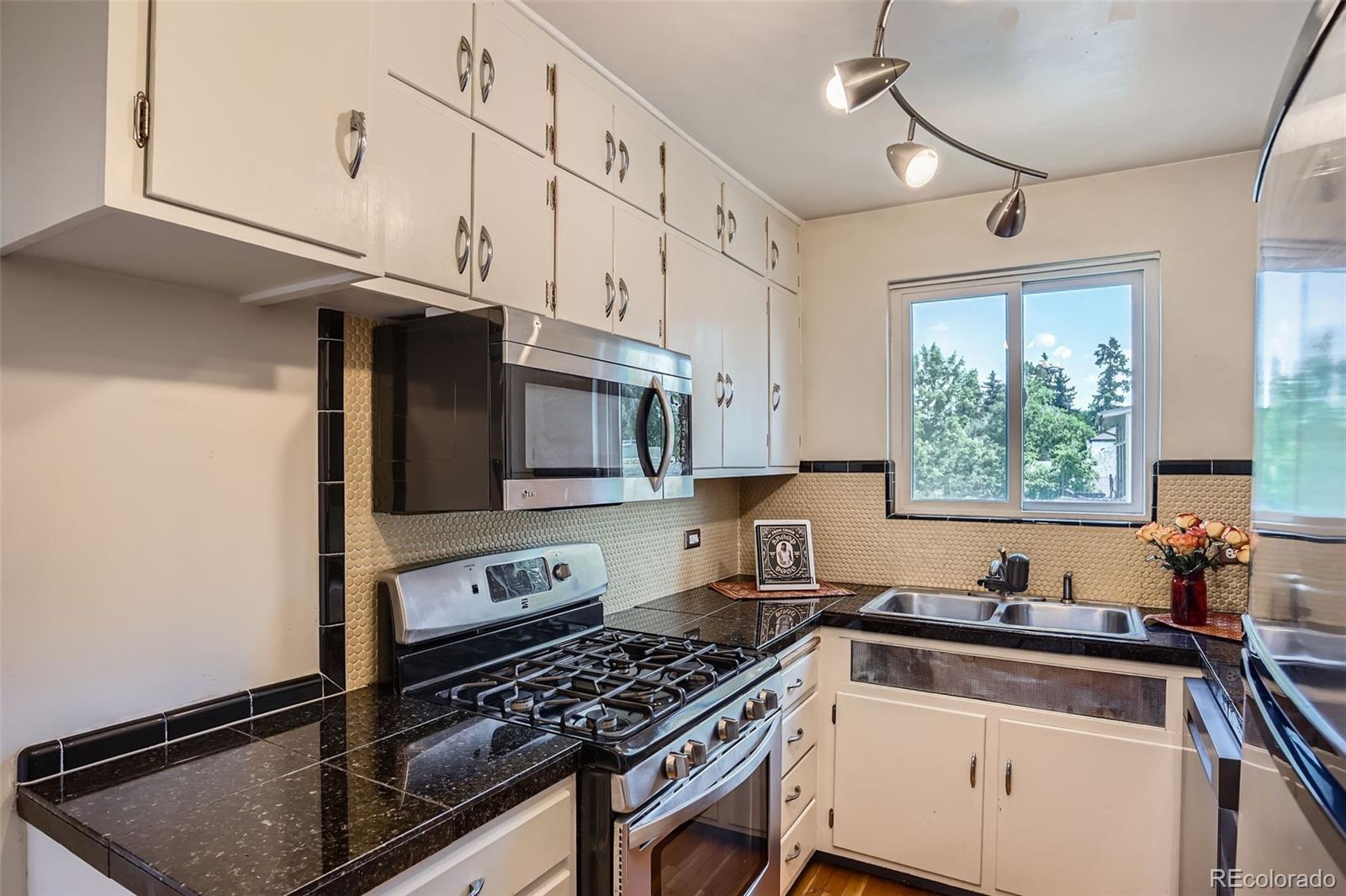 MLS Image #5 for 1523  ivy street,denver, Colorado