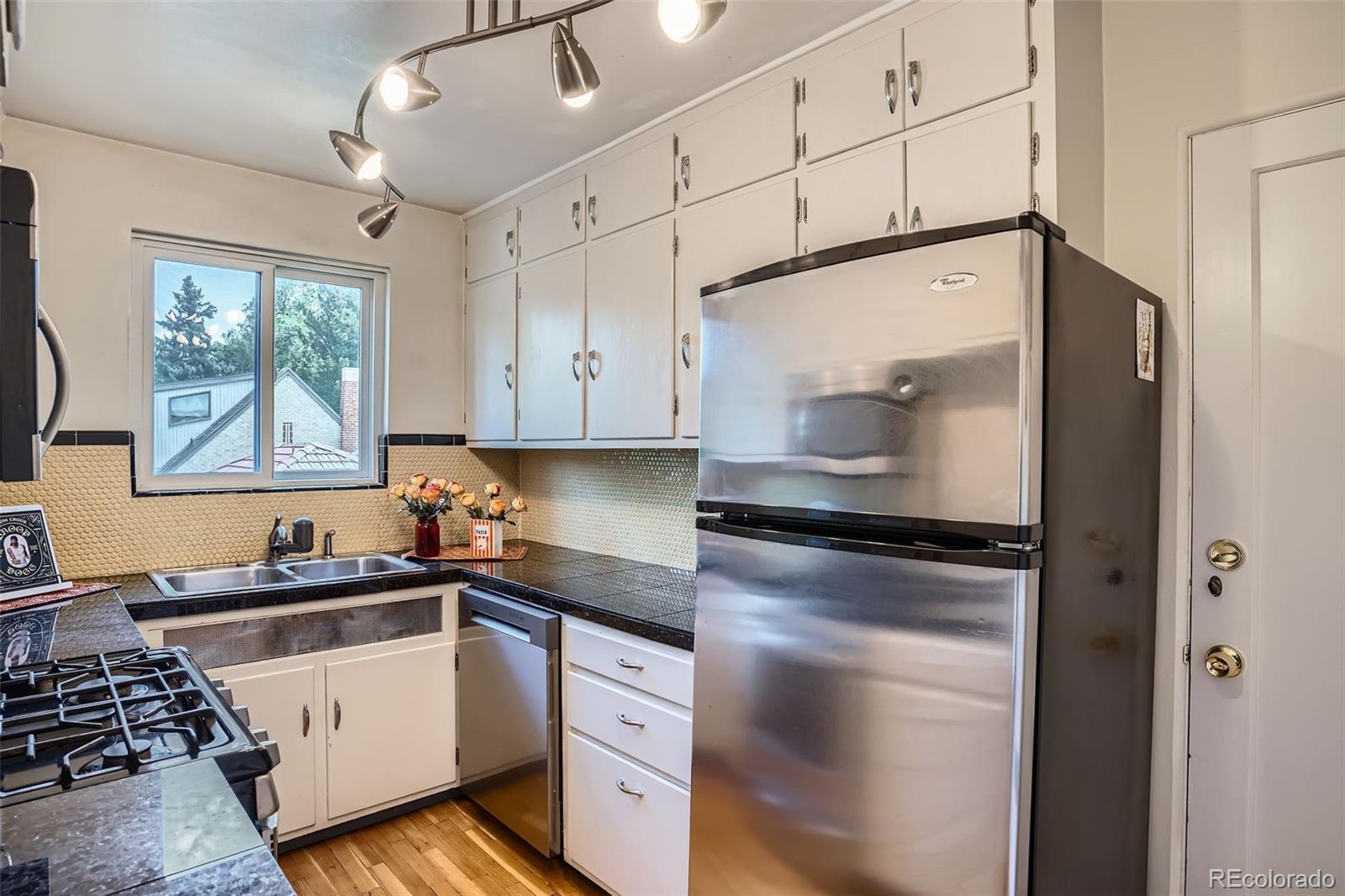 MLS Image #9 for 1523  ivy street,denver, Colorado
