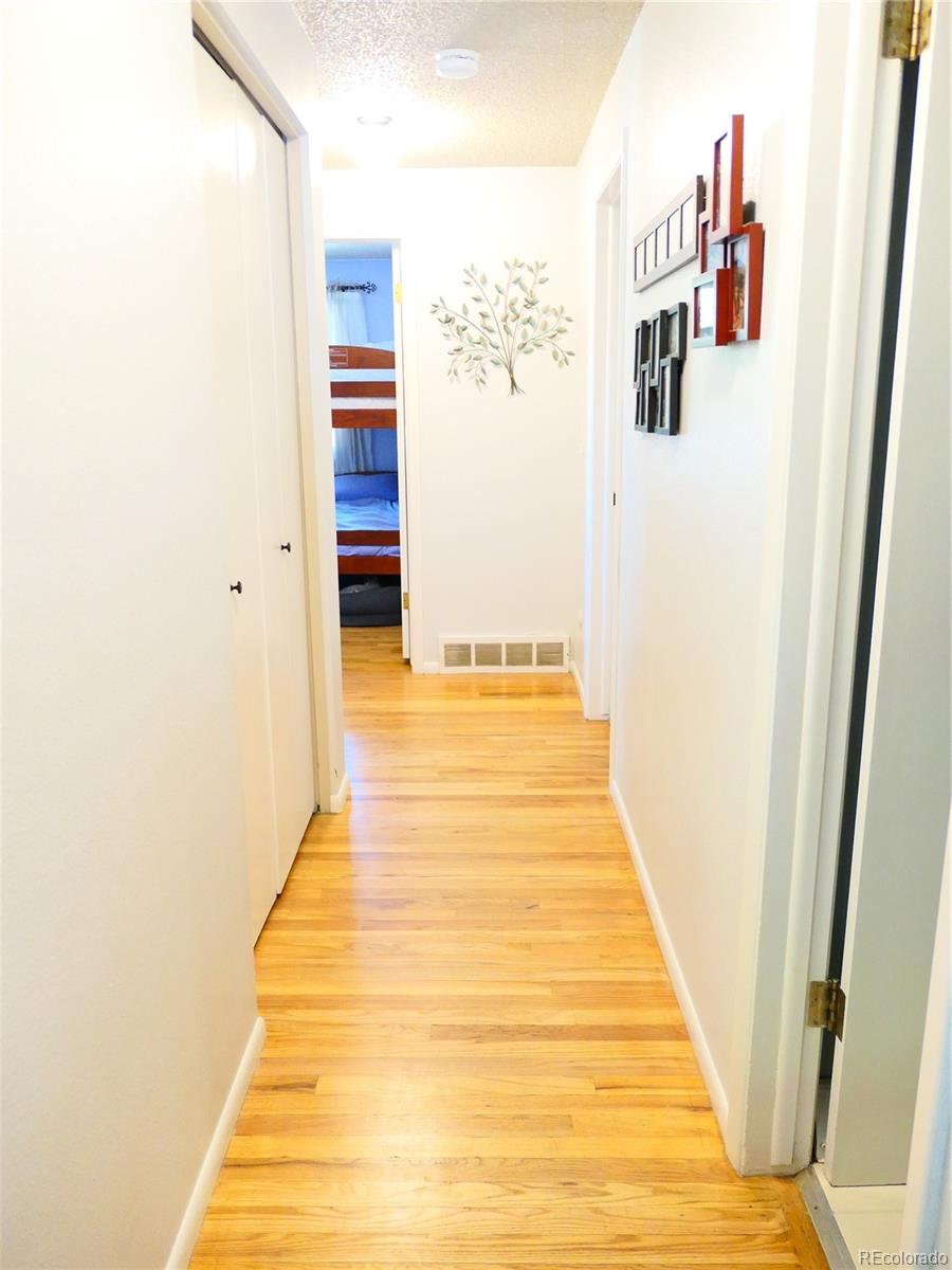 MLS Image #16 for 1936 s poplar street,denver, Colorado