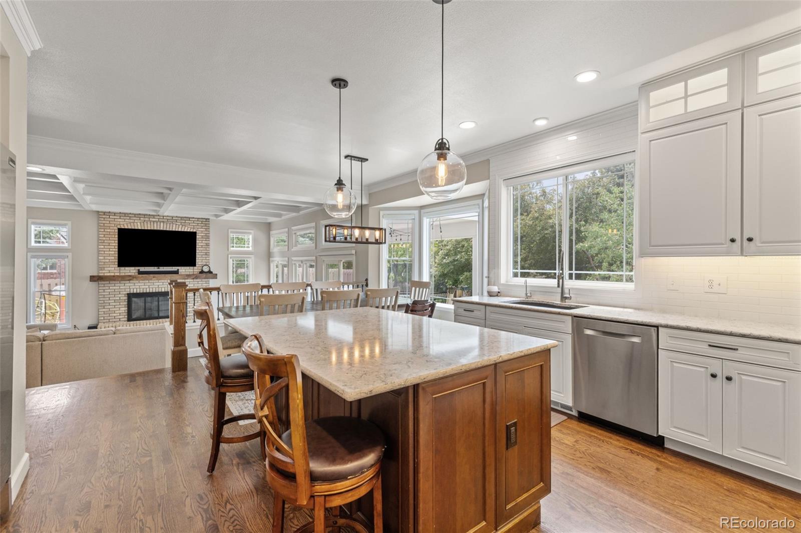 MLS Image #10 for 2555 s zang street,denver, Colorado