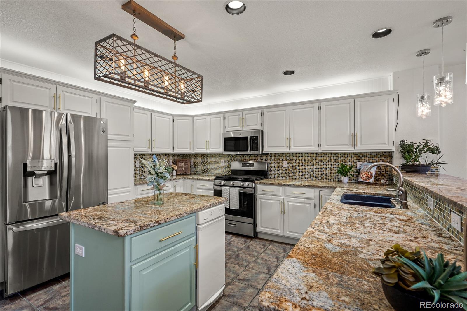 MLS Image #5 for 206  luxury lane,colorado springs, Colorado