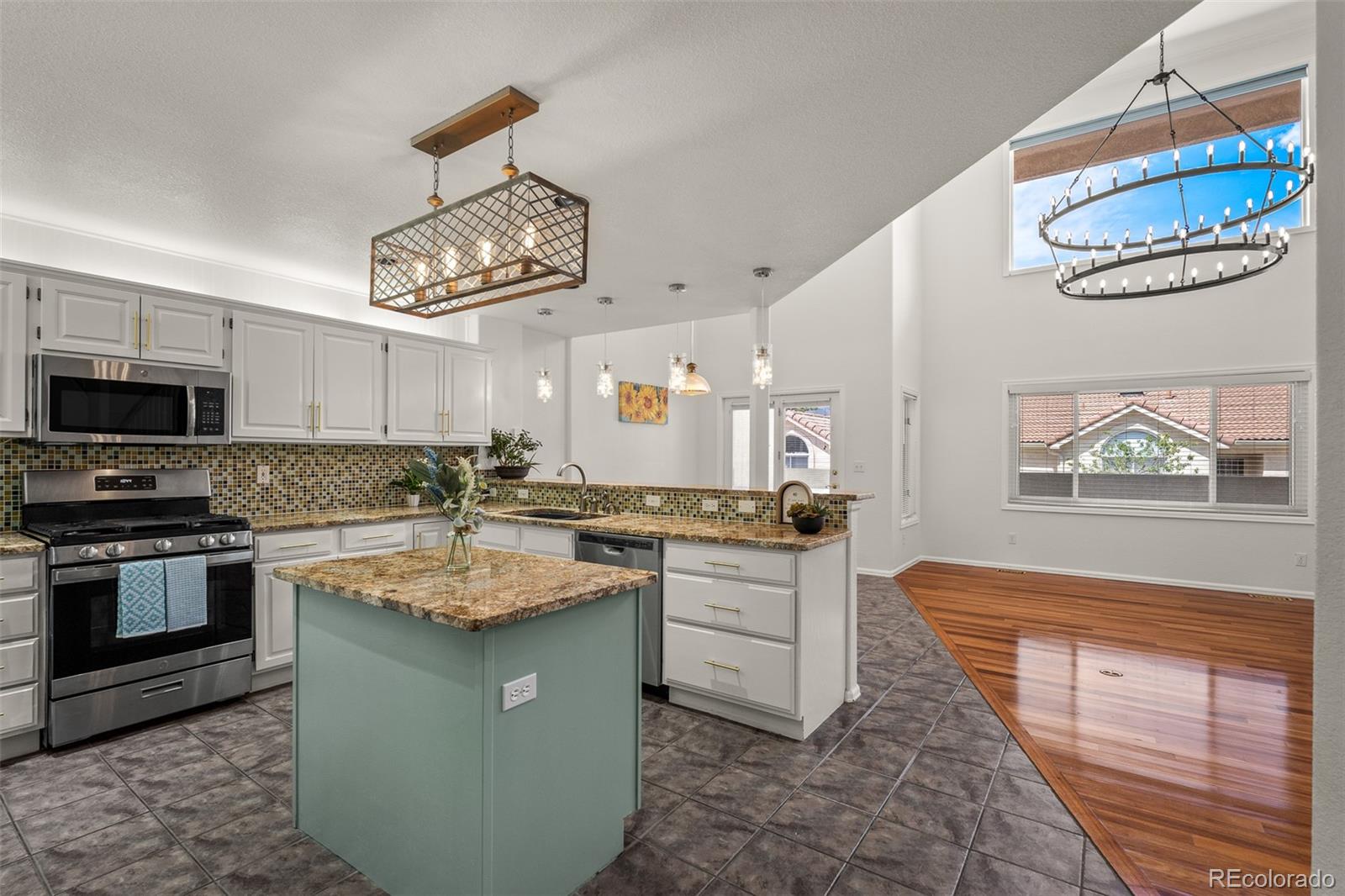 MLS Image #6 for 206  luxury lane,colorado springs, Colorado