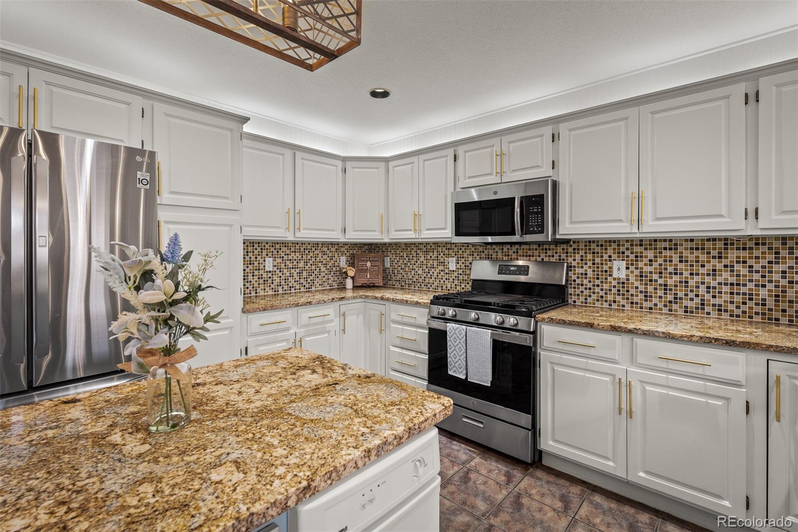 MLS Image #9 for 206  luxury lane,colorado springs, Colorado