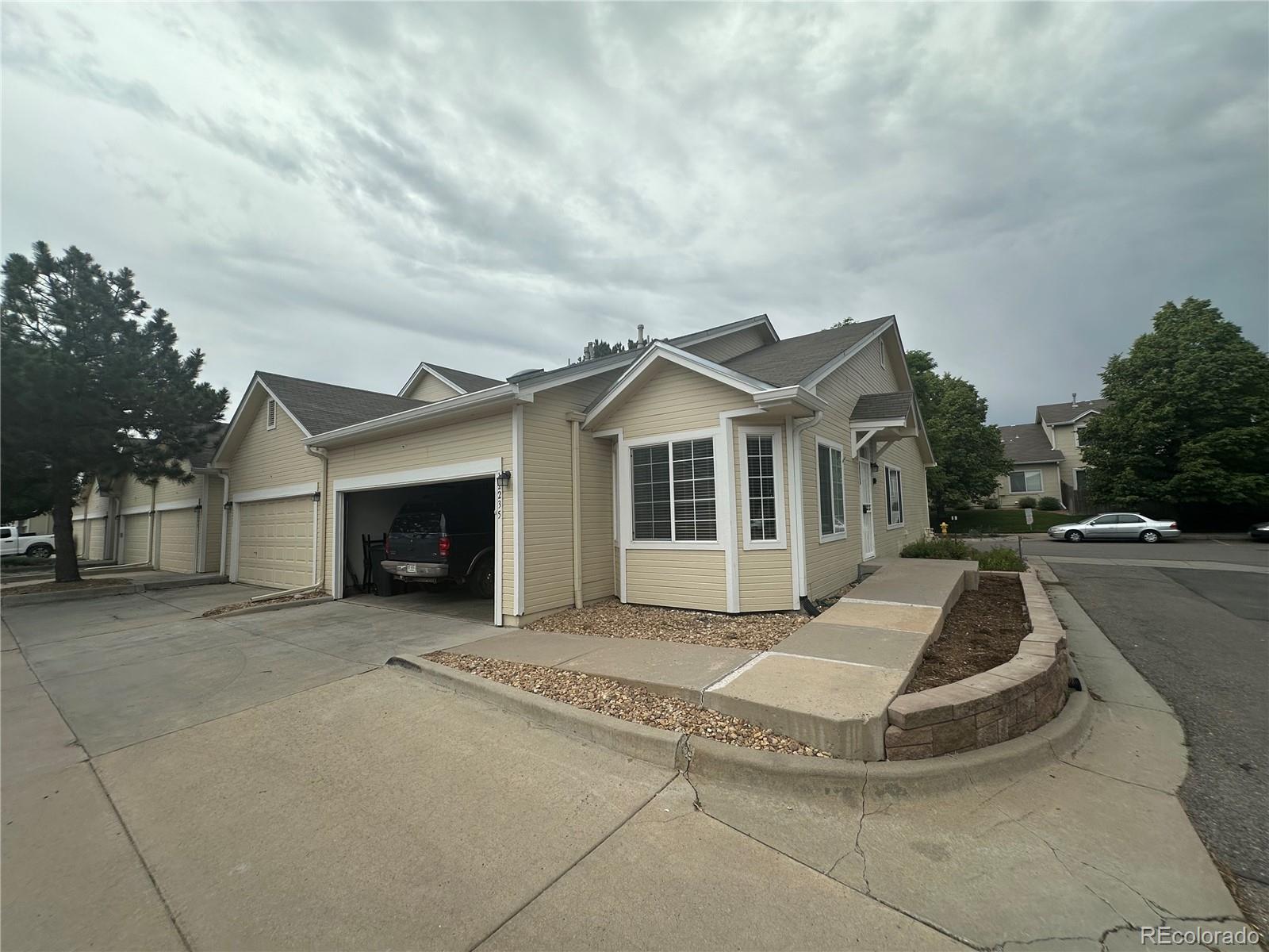 MLS Image #2 for 12235 e 2nd drive,aurora, Colorado